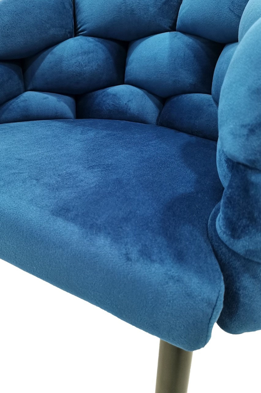 Kayoom Polsterstuhl »Stuhl Grace 125 2er-Set, Gestell aus Eisen, bequem gepolstert« (Set) 2 Stk.Graziöses Design, absolutes Eye-Catcher, geflochtener Rücken