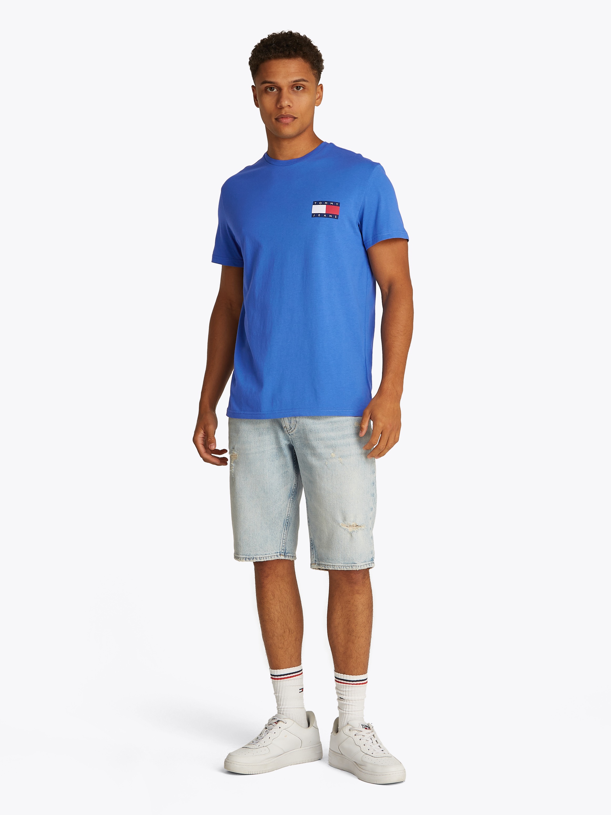Tommy Jeans T-Shirt »TJM SLIM ESSENTIAL FLAG TEE EXT«, Mit Rundhalsausschnitt