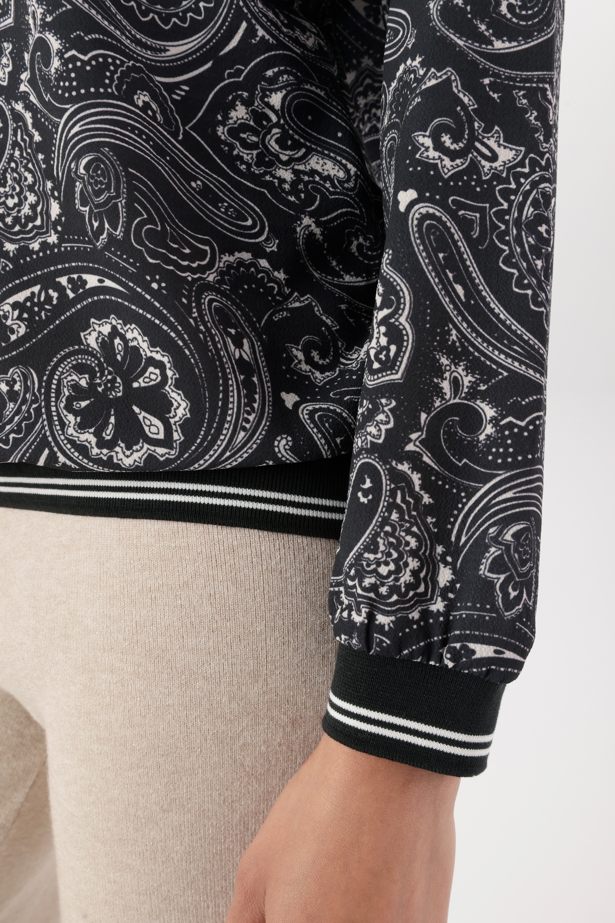 Aniston SELECTED Chemisier à chemise avec bord-côtes rayés et motif ornemental intégral - NOUVELLE COLLECTION
