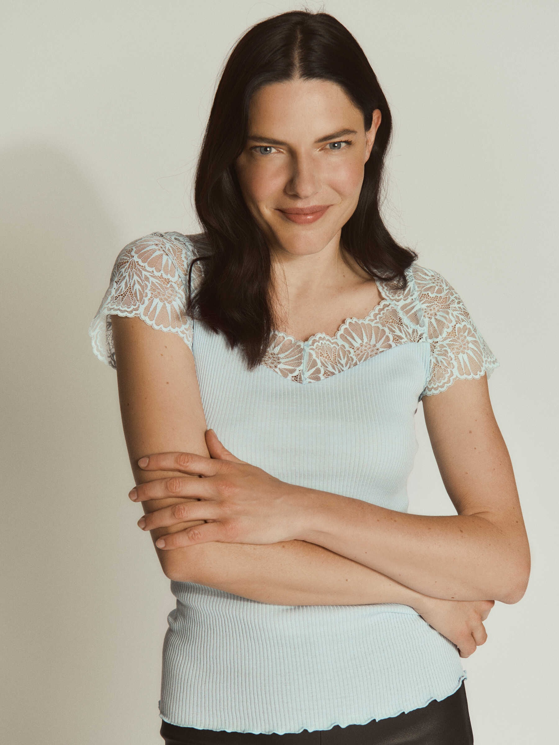 rosemunde Chemise en dentelle »Beatha Lace Capsleeve T-Shirt« wunderschöne elastisch weiche Vintage-Spitze an Ausschnitt und Ärmeln