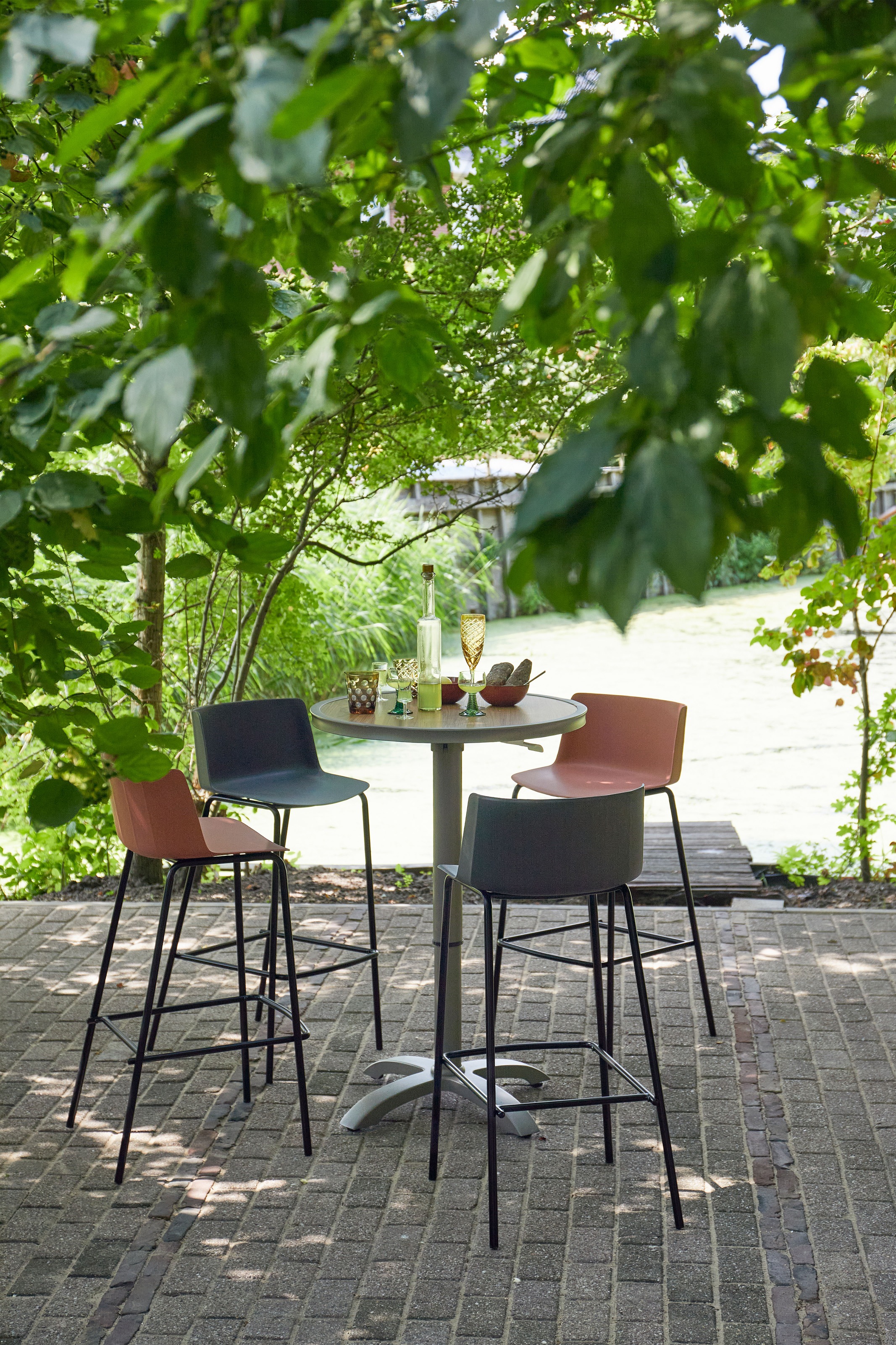 WOOOD Barhocker »Jeppe aus Aluminium höhenverstellbar, B 70 x T 70 x H 72/110 cm« Für Aussenbereich geeignet, Einfach zu montierbar, Pfleigleicht