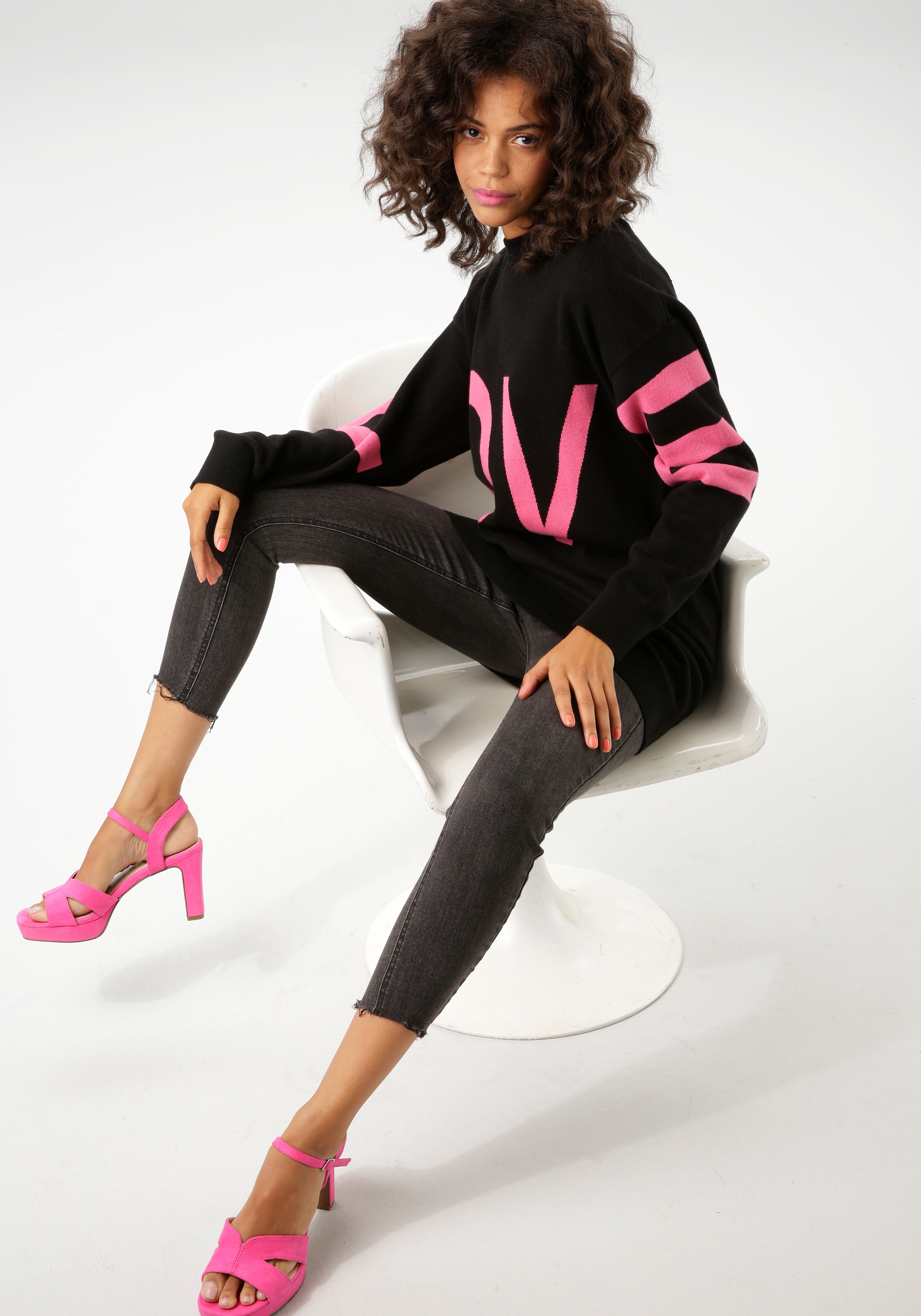 Aniston CASUAL Strickpullover, mit eingestricktem LOVE-Schriftzug
