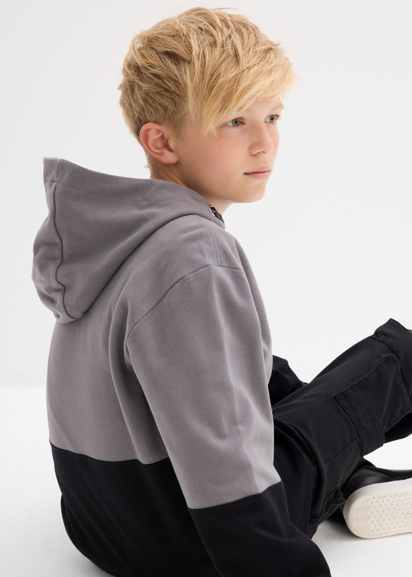 bonprix Kapuzensweatshirt »Hoodie aus reiner Baumwolle«, normale Passform, modernes Colorblocking-Design, aus Baumwolle
