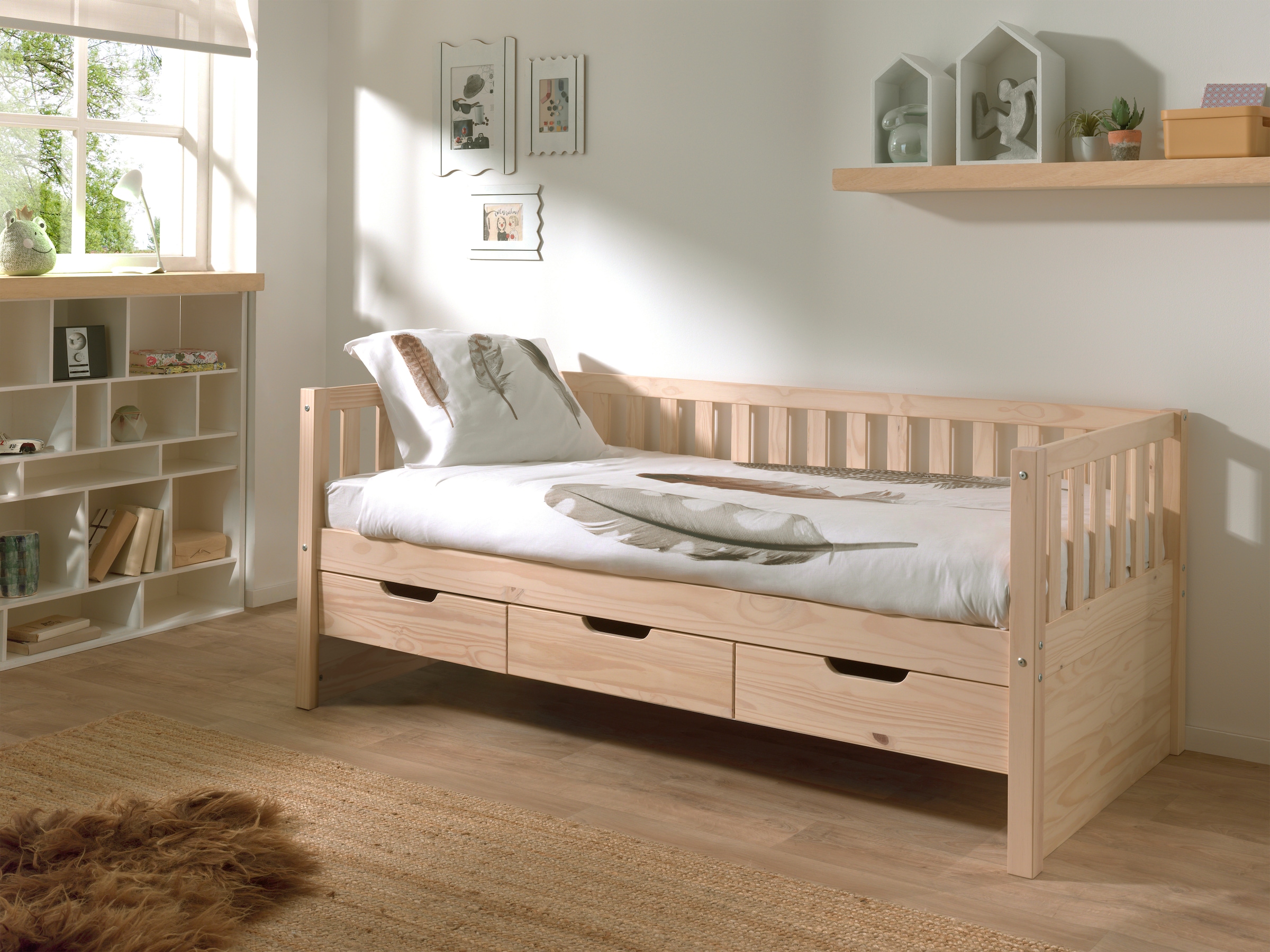 Vipack Einzelbett »mit Schubladen, Kiefer massiv, viel Stauraum und zeitloses Design« B/H/T ca. 211,2x85,5x97,8cm, Ausf. Milky Pine oder Weiss,  inkl. Rolllattenrost, mit oder ohne Bettschublade