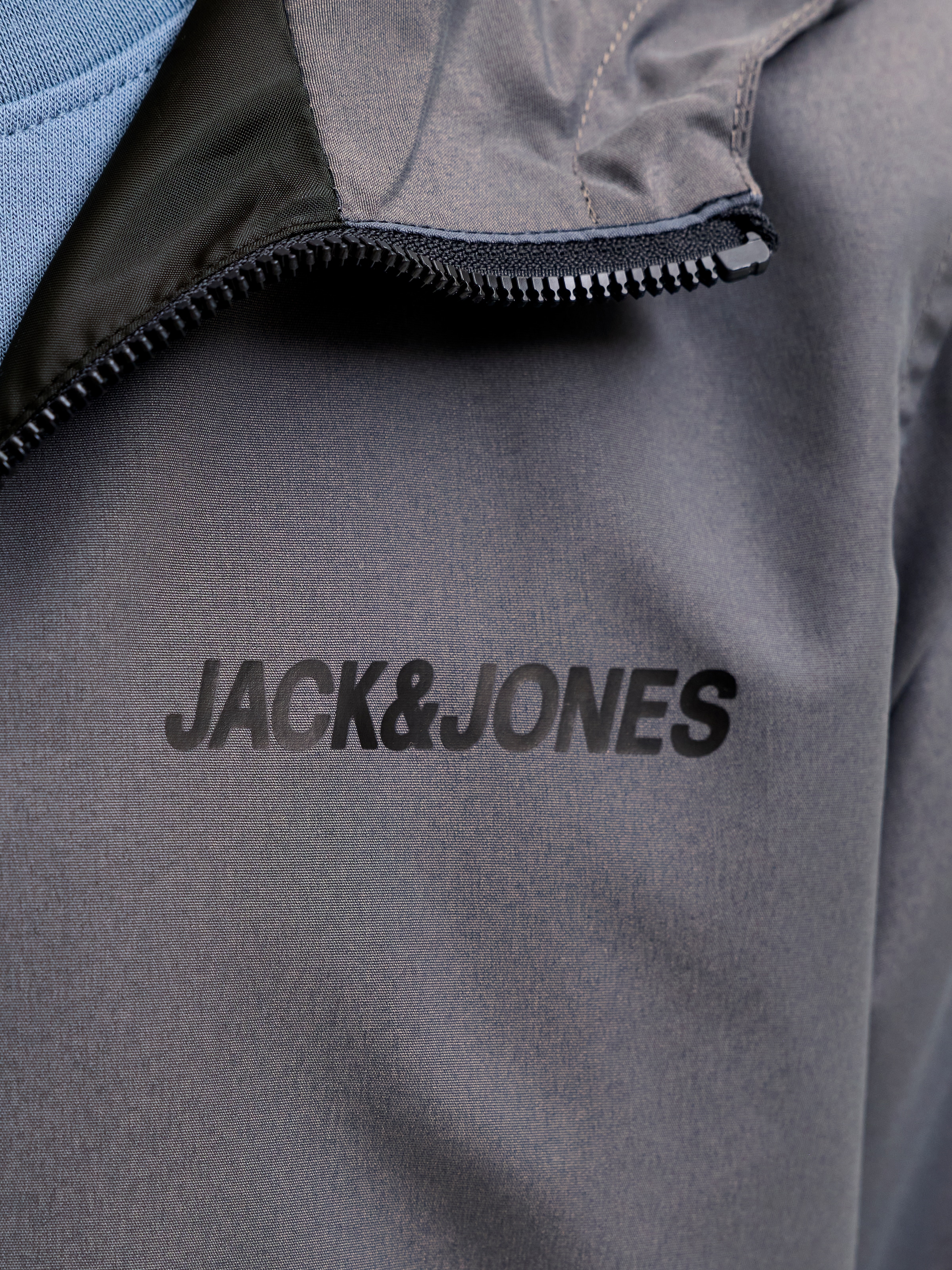 Jack & Jones Junior Veste d'extérieur »JJERUSH wasserabweisend, mit Kapuze, mattes Finish« avec capuche Polyester, coupe régulière