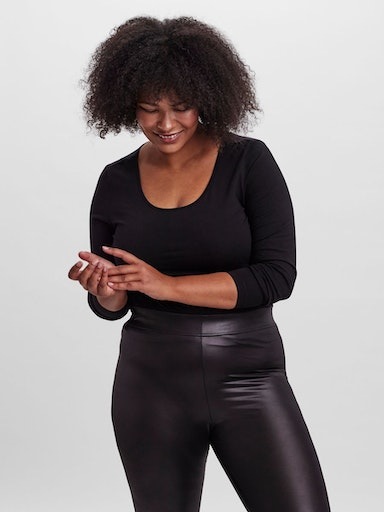 Image of Vero Moda Curve Langarmshirt "VMPAXI LS SOFT U-NECK - S NOOS CURVE" in Basic-Form
