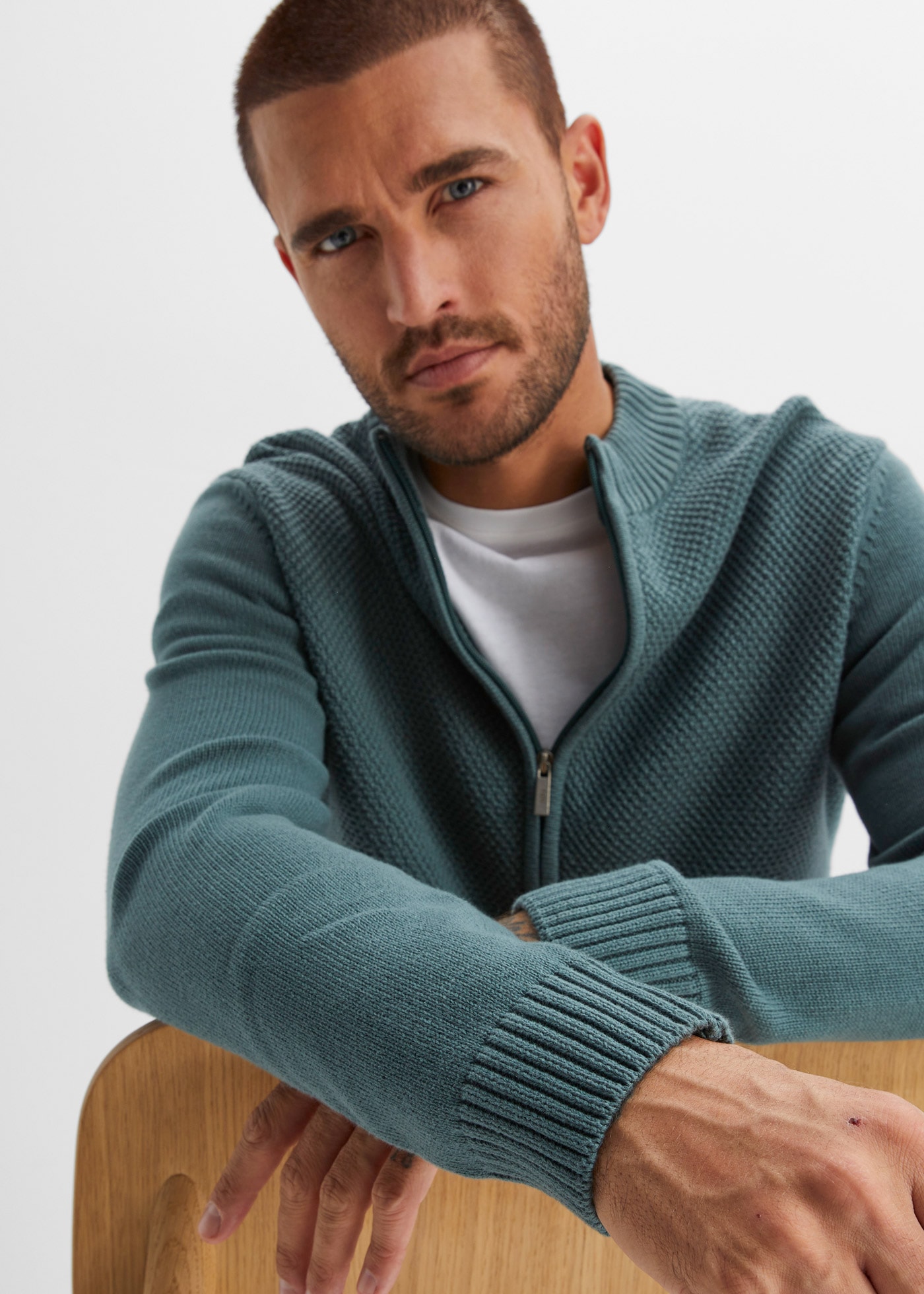 bonprix Strickjacke »Feinstrickjacke aus reiner Baumwolle« Regular fit, Feinstrick, mit Stehkragen, aus Baumwolle