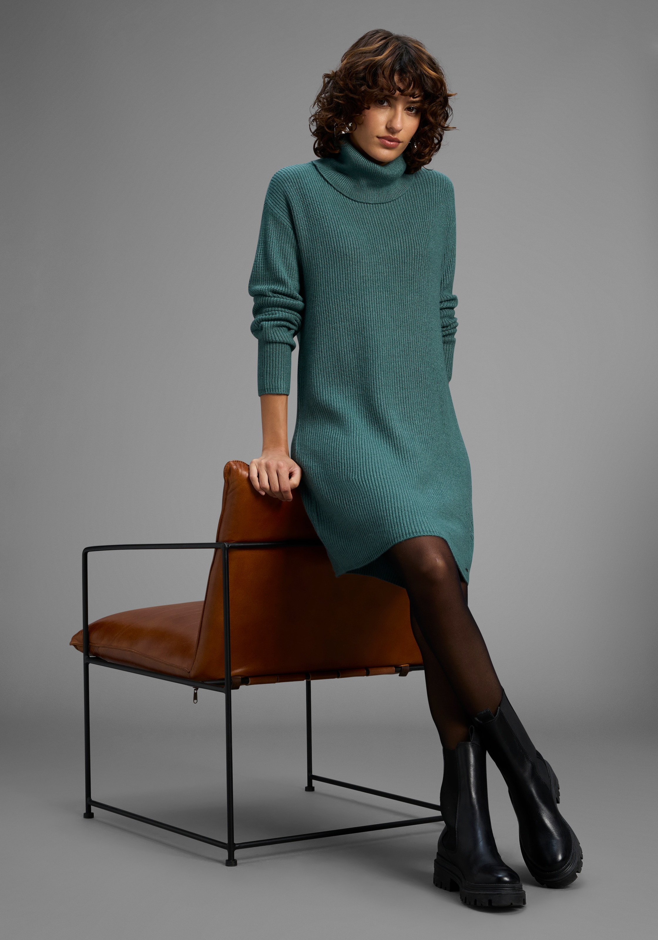Image of Laura Scott Strickkleid aus Grobstrick mit Rollkragen