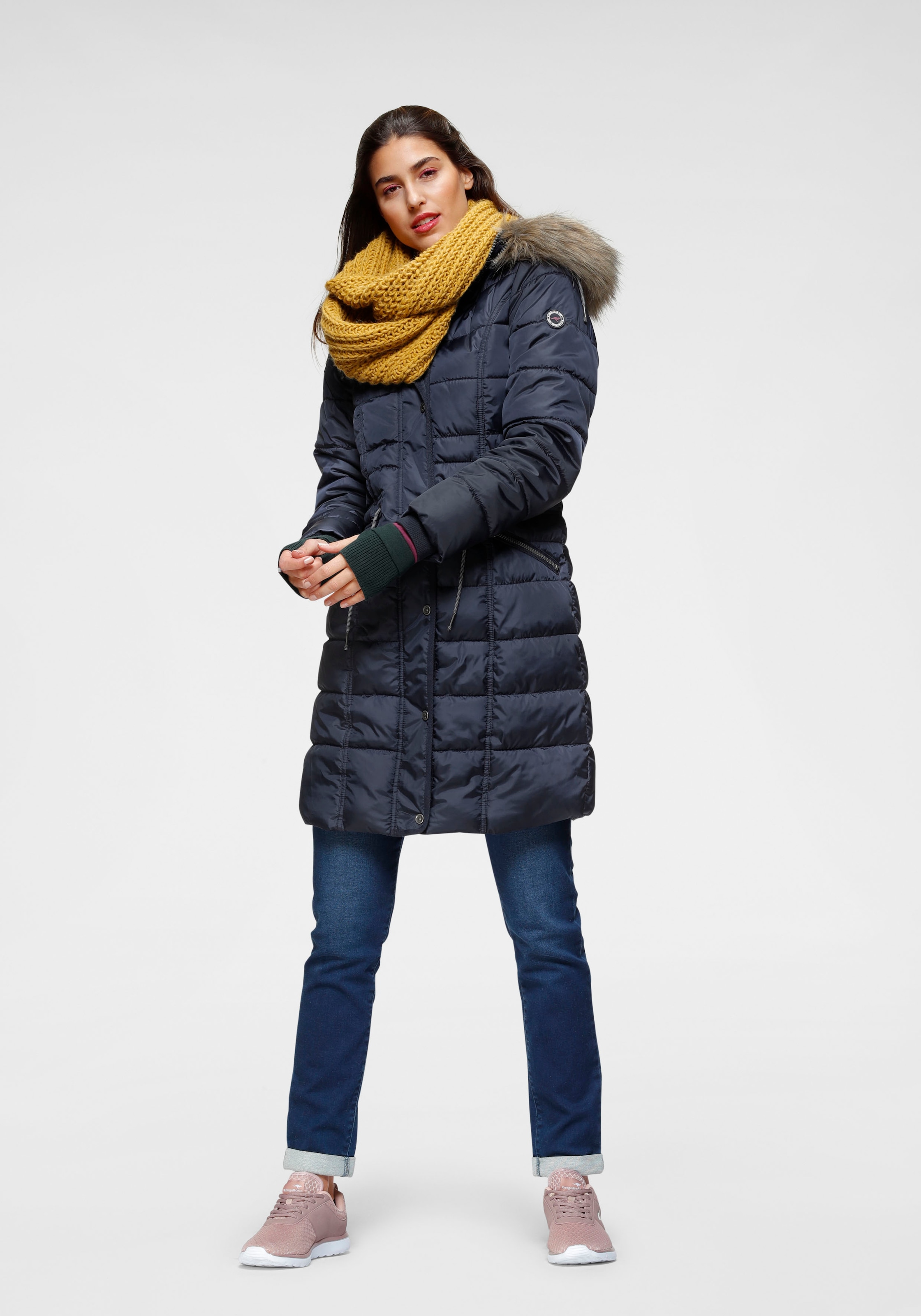 KangaROOS Steppjacke mit Kapuze figurbetonter Schnitt,  mit Reissverschlusstaschen