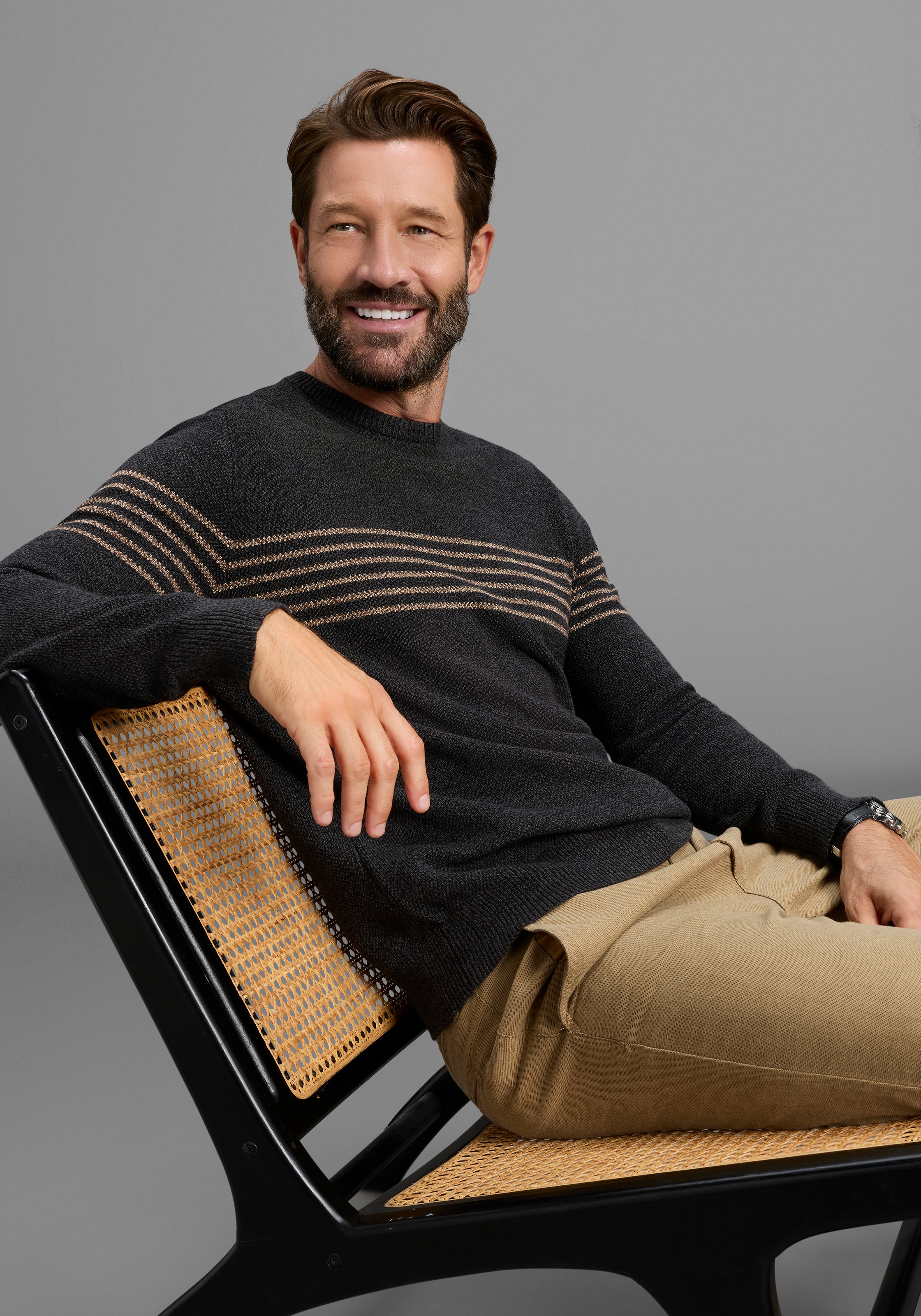 Image of Mans World Rundhalspullover "Neue Kollektion Highlight Bruststreifen" aus Baumwolle, mit Rundhalsausschnitt, Regular Fit, mit Langarm
