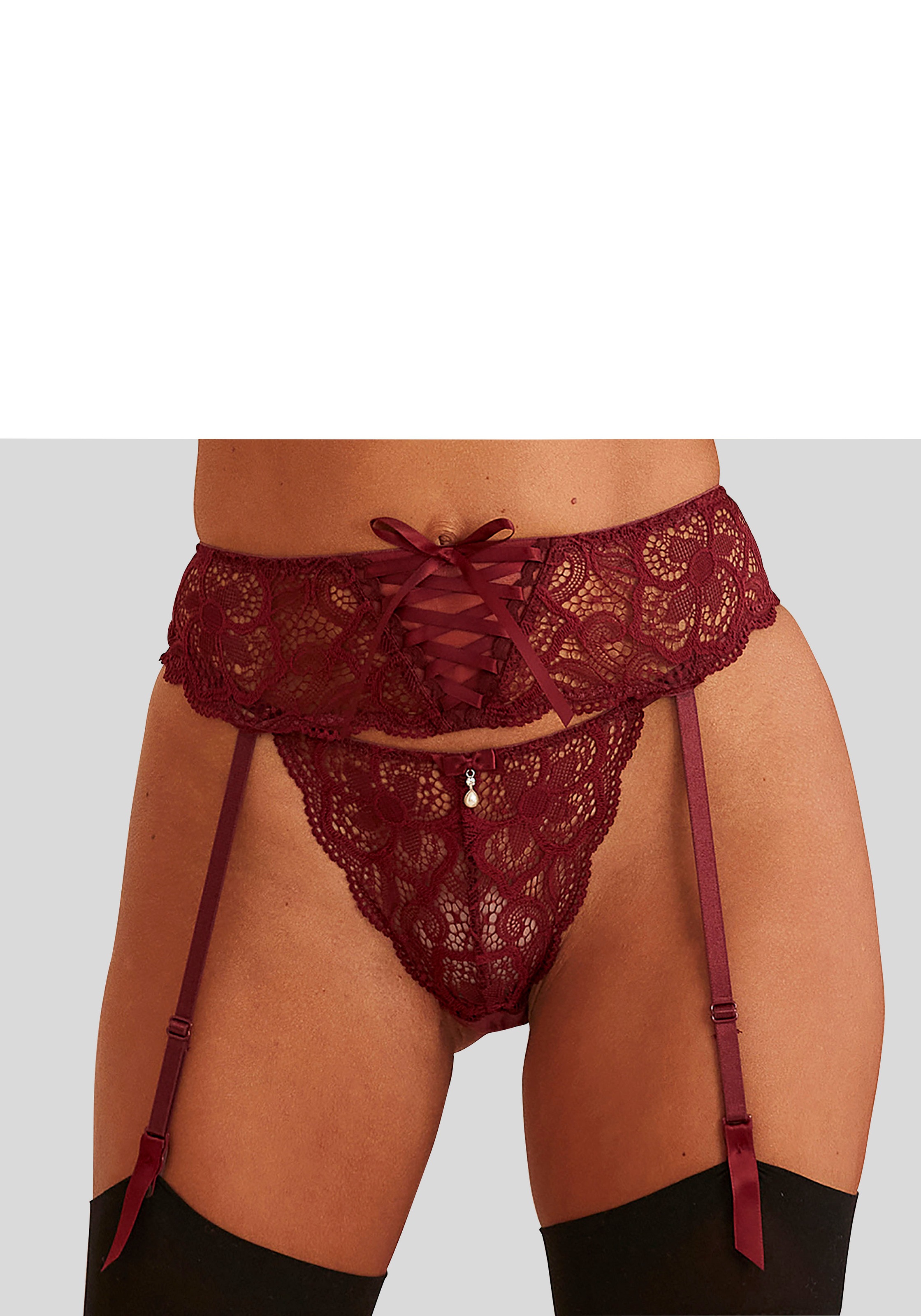 Image of LASCANA String »Nikoletta«, aus floraler Spitze mit Perlenaccessoire bei Ackermann Versand Schweiz