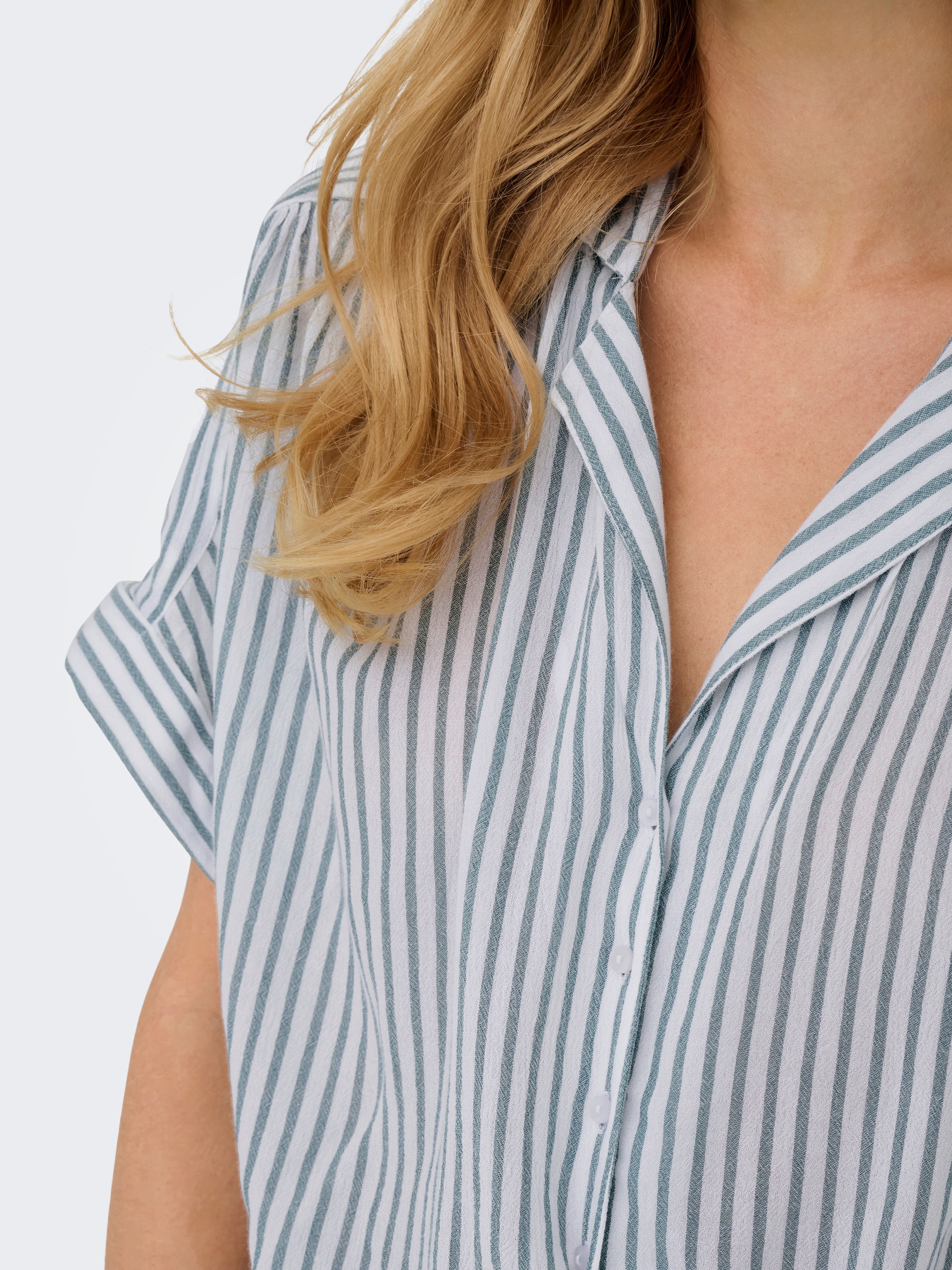 ONLY Blouse à manches courtes »ONLPAULA LIFE S/S TIE SHIRT WVN NOOS« Viskose, regular fit