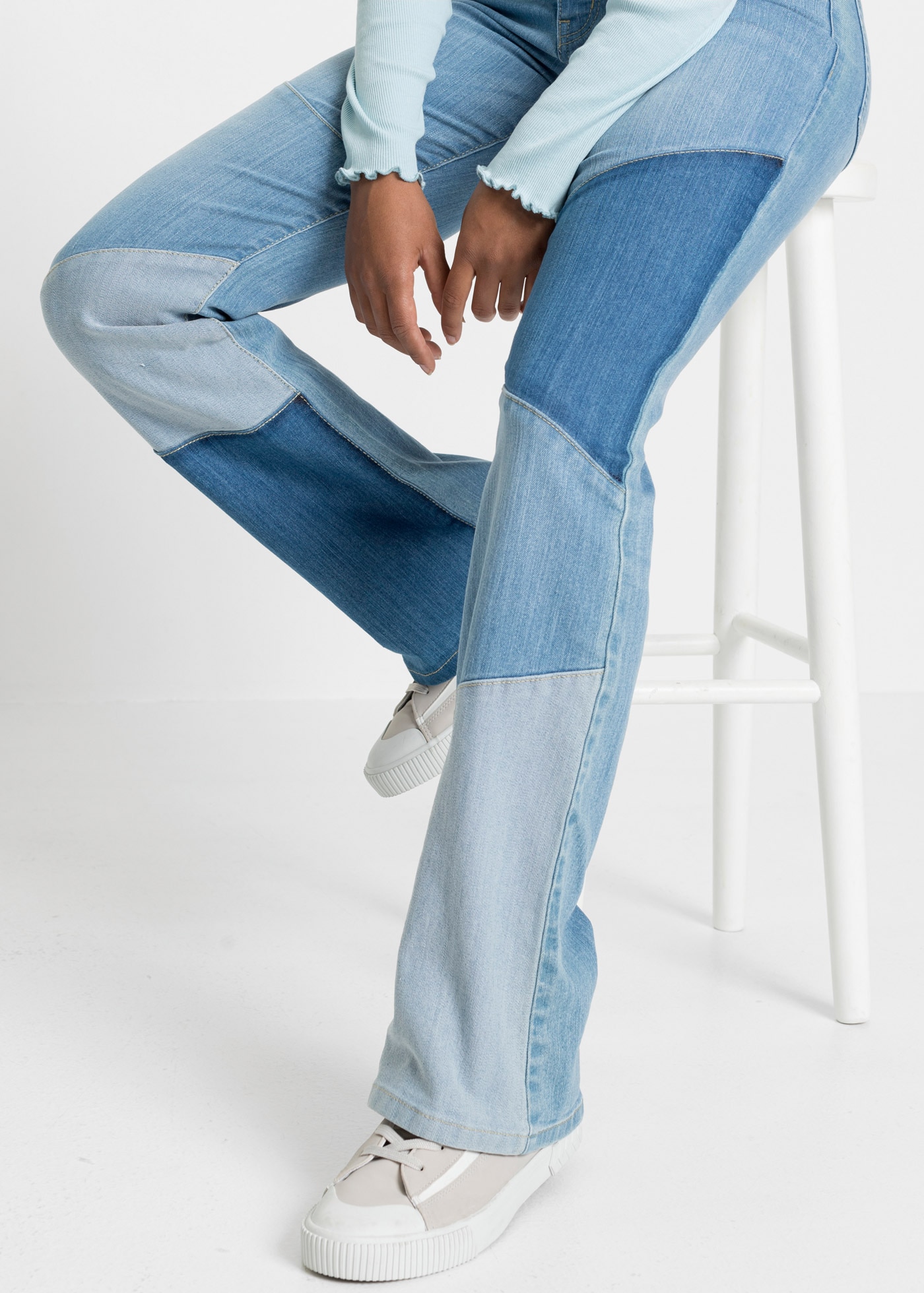 bonprix Jeans à pattes d'eph »Flared-Jeans Mid Waist« Regular Fit, Mid Waist, mit Elasthan-Anteil