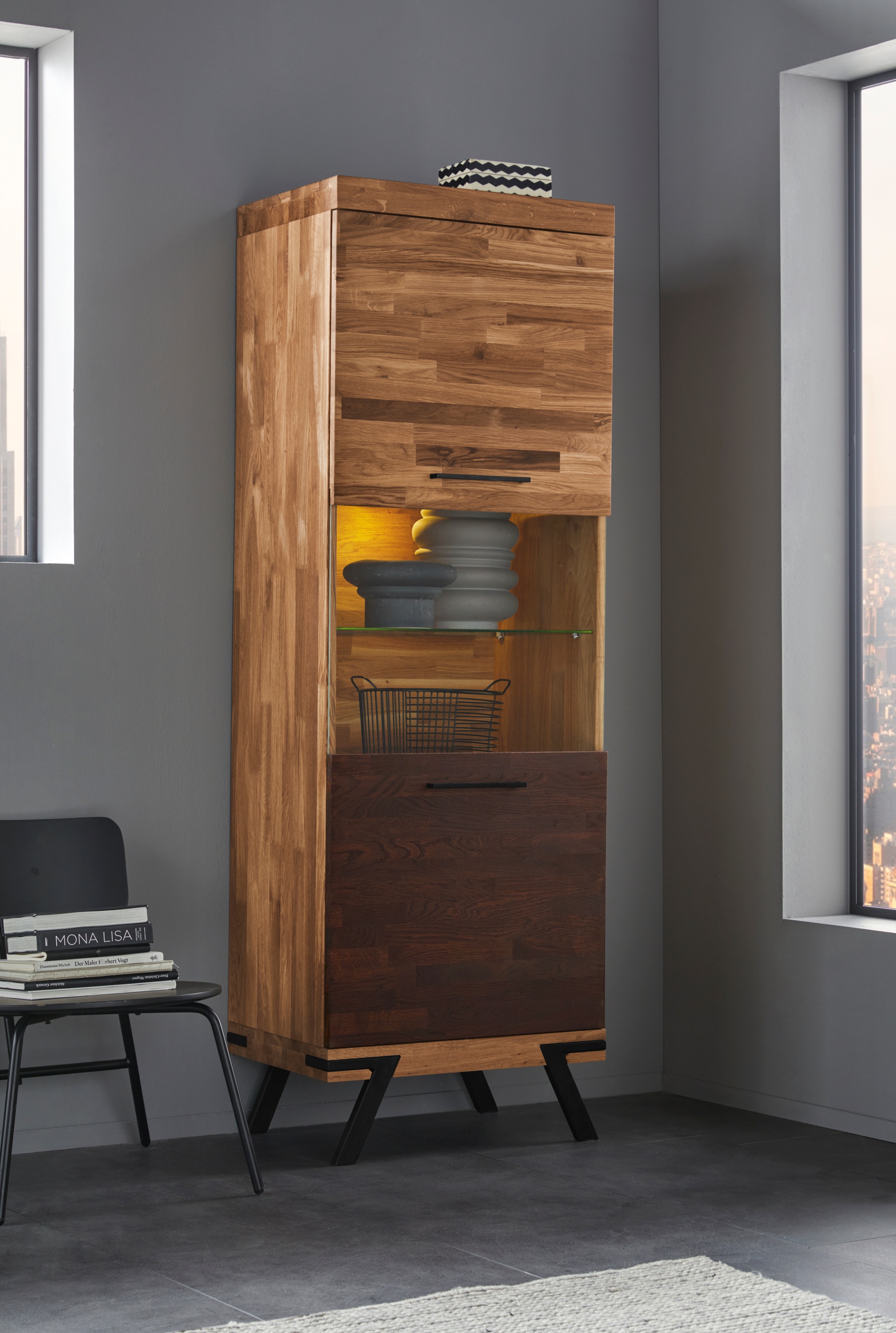 Image of Places of Style Vitrine »Flevers«, aus Eiche massiv, mit Beleuchtung und Soft-close-Funktion bei Ackermann Versand Schweiz