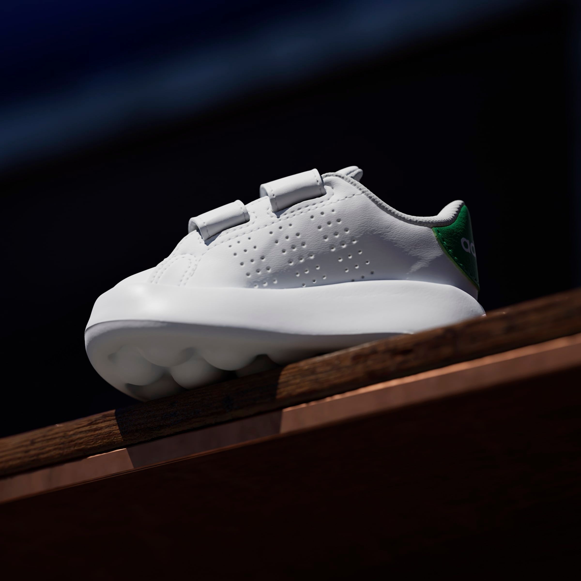 adidas Sportswear Chaussures à scratch »ADVANTAGE KIDS«  Design auf den Spuren des adidas Stan Smith, für Kinder