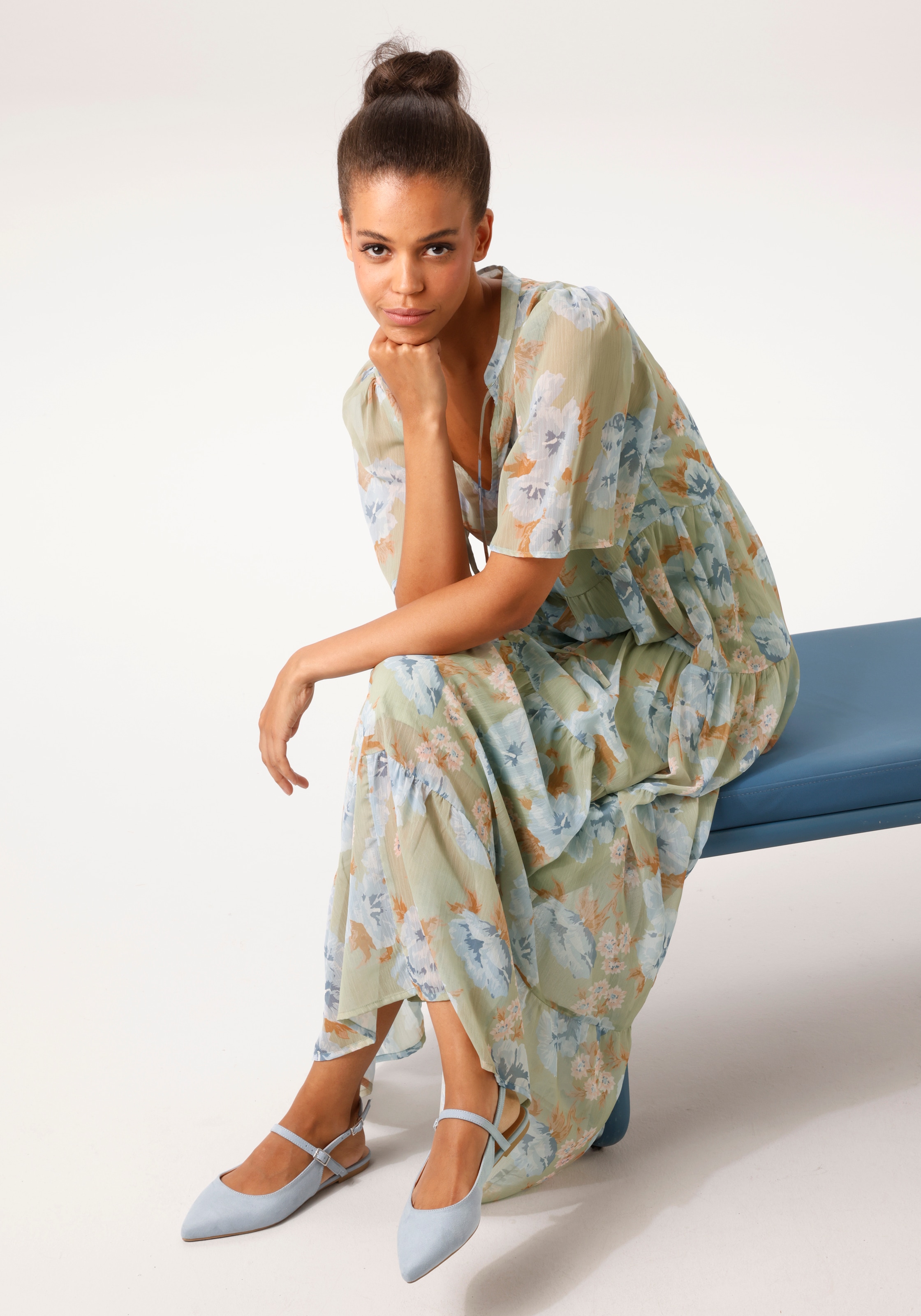 Aniston CASUAL Robe d'été mit pastellfarbenen Blumendruck - NEUE KOLLEKTION