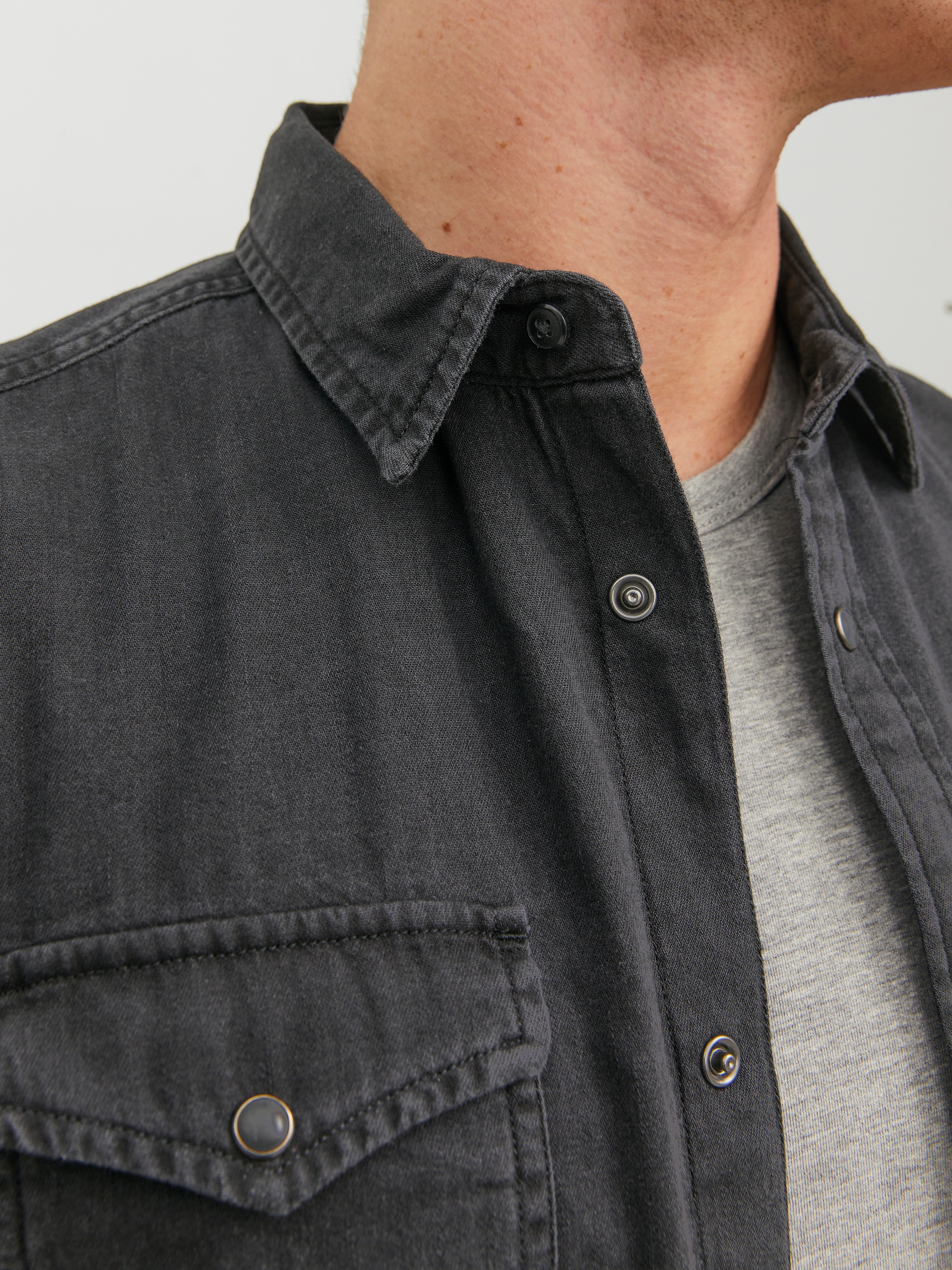Jack & Jones Jeanshemd »JJESHERIDAN im Workwear-Stil mit robuster Baumwollqualität« unifarben, modisch, slim fit, Baumwolle, Hemdkragen