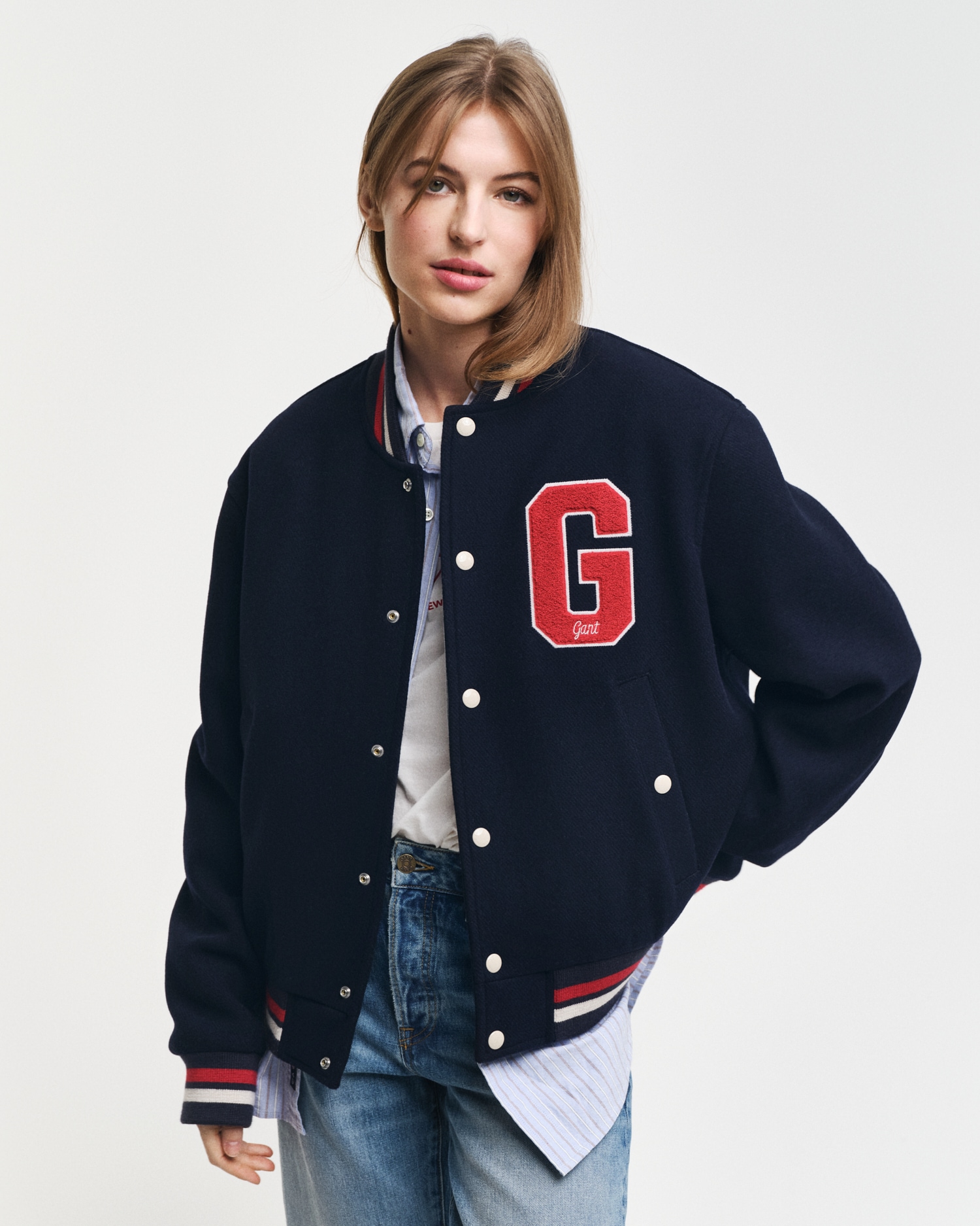 Collegejacke »WOOL MIX VARSITY JACKET«, auf Brust und Rücken prangen Badges im...