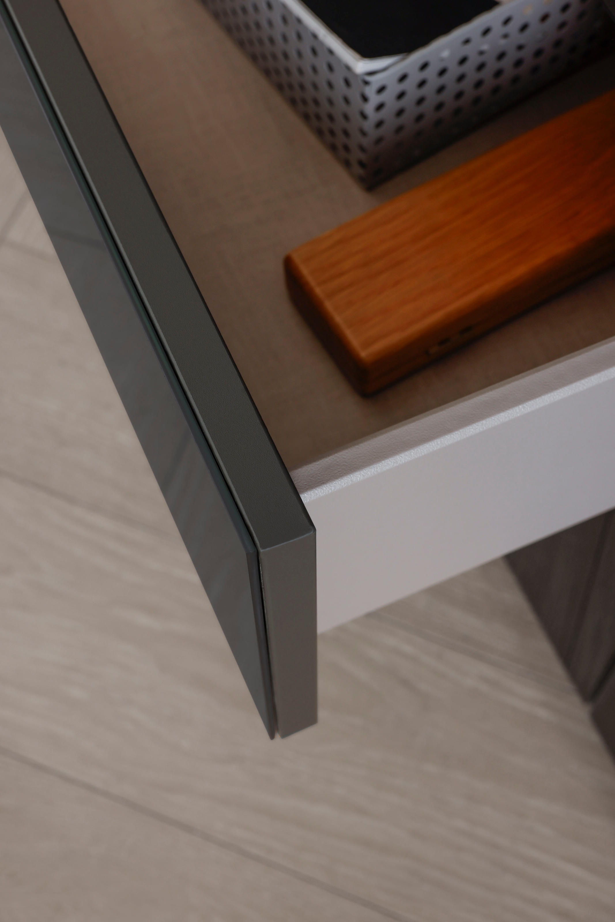 rauch Schubkastenkommode »Kommode Türkommode Sideboard Kombikommode FLIPP mit Glasfront« Breite 160/180 cm mit 4 Einlegeböden,  2-trg mit 5 Schubladen und Soft-Close, 2 Breiten MADE IN GERMANY