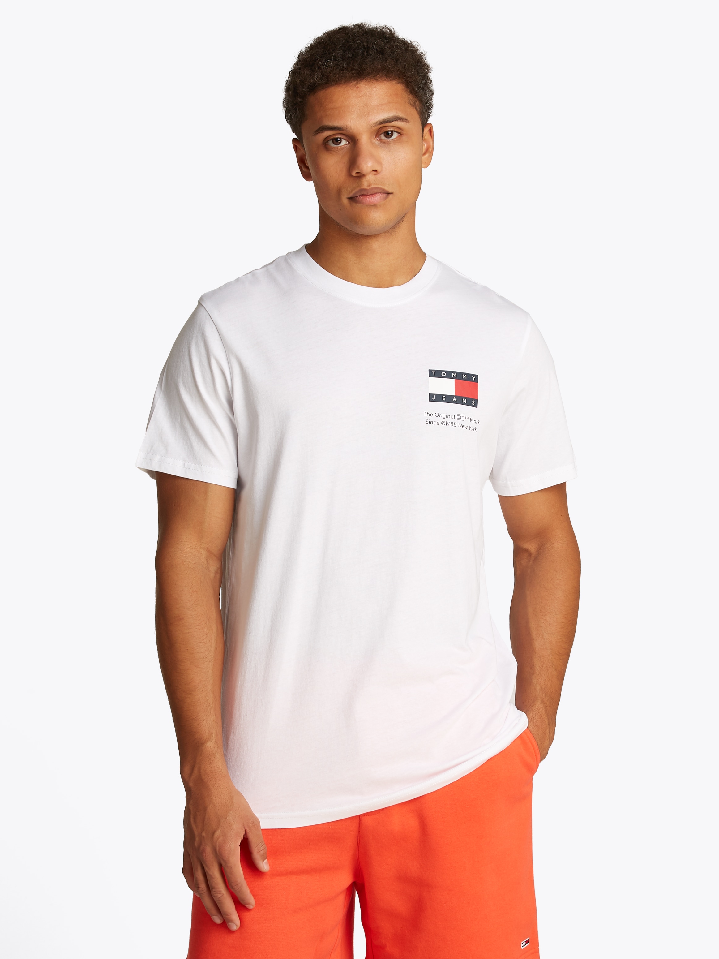 Tommy Jeans T-Shirt »TJM SLIM 2PACK S/S FLAG DNA TEE«, (Packung, 2er), mit grossem Logodruck auf der Brust
