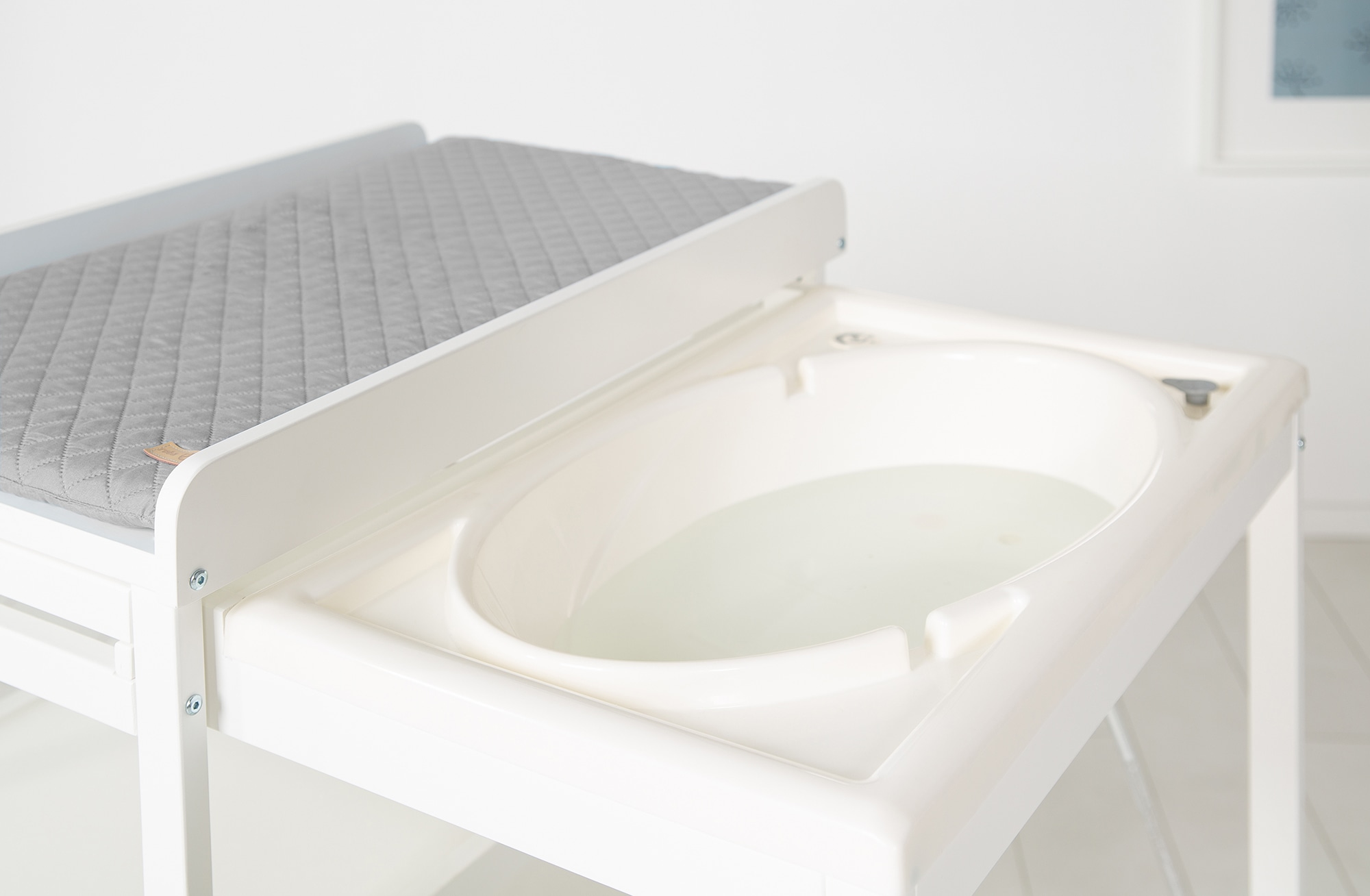 roba® Bade- und Wickelregal »Style, Baby Pool, weiss«, bis 11 kg, inkl. herausziehbarer Badewanne und Wickelauflage silbergrau, 58 cm