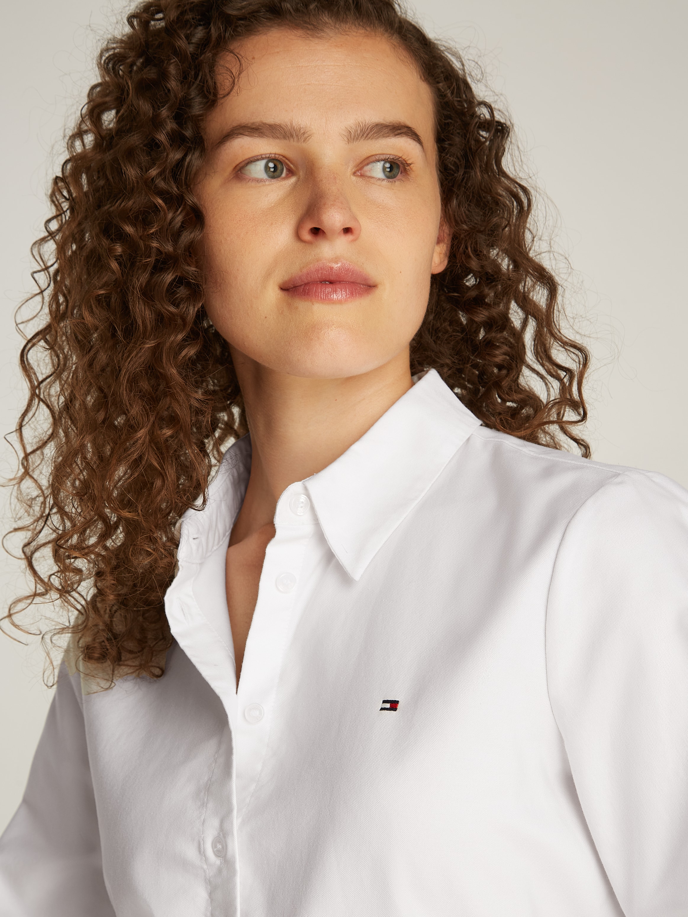 Tommy Hilfiger Hemdbluse »OXFORD RELAXED FIT SHIRT mit Hemdblusenkragen und Stickerei«, gestreift, klassisch, relaxed fit, Baumwolle, Kragen