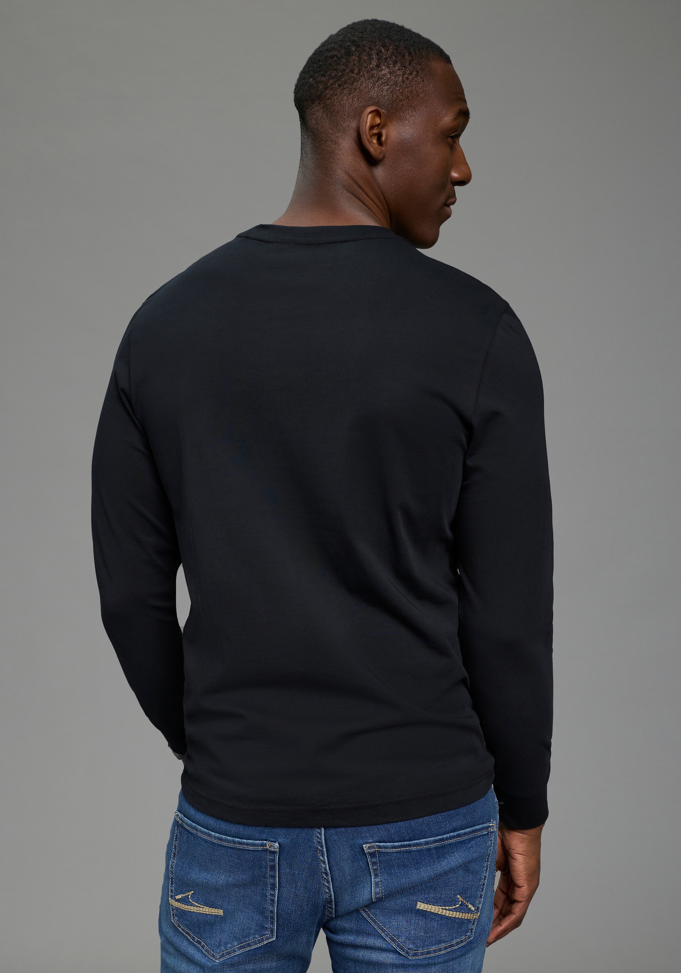 DELMAO Shirt à col rond mit Markenlabel