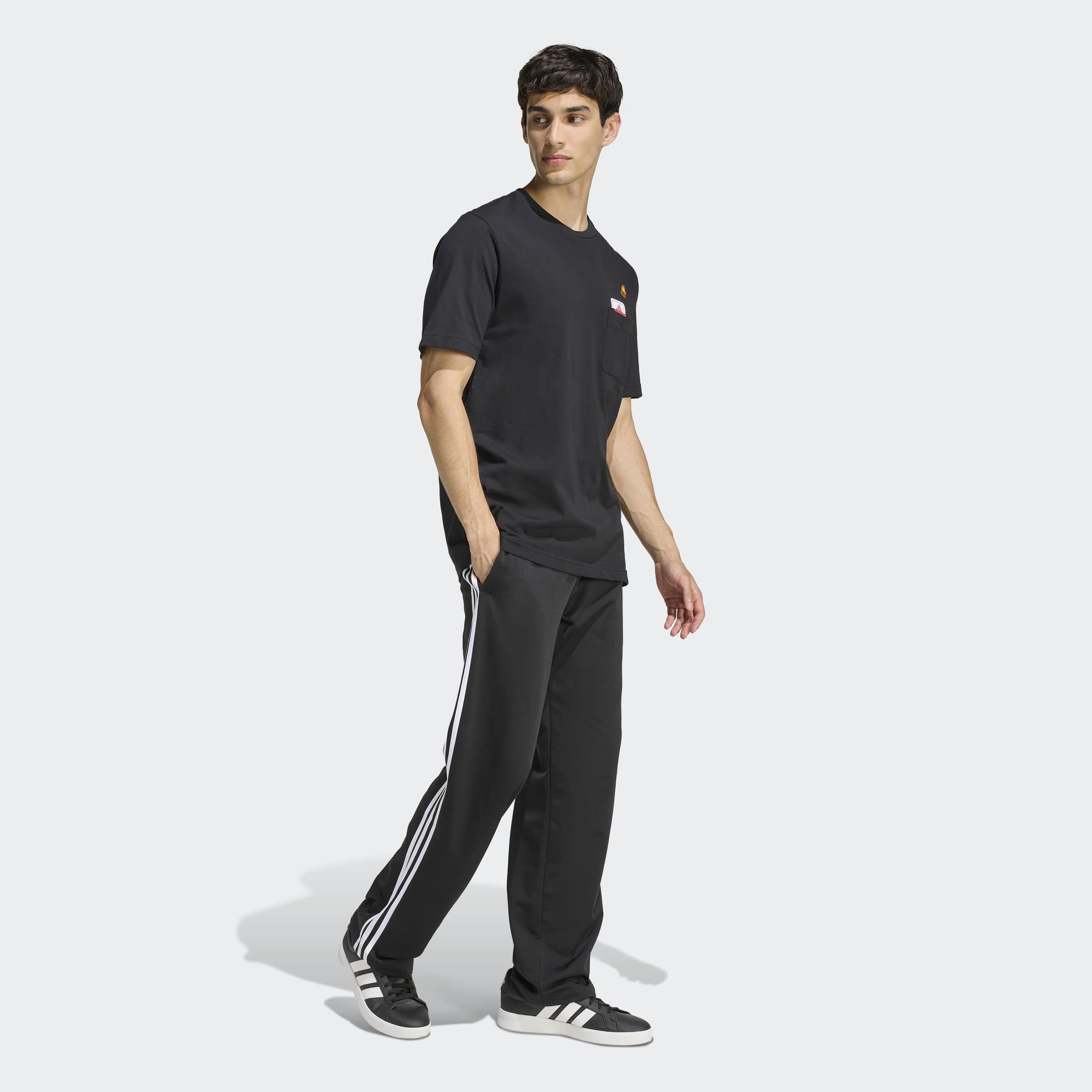 adidas Sportswear T-shirt »MINI EMBROIDERY GRAPHIC«