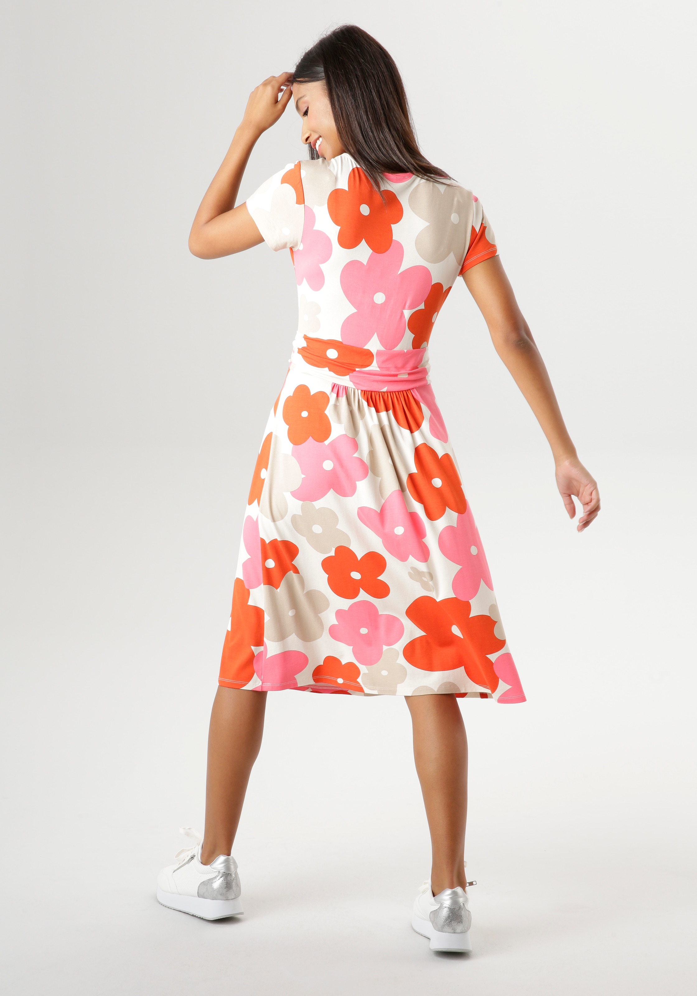 Aniston SELECTED Sommerkleid, mit grafischem Blumendruck - Jedes Teil ein  Unikat - NEUE KOLLEKTION Découvrir sur