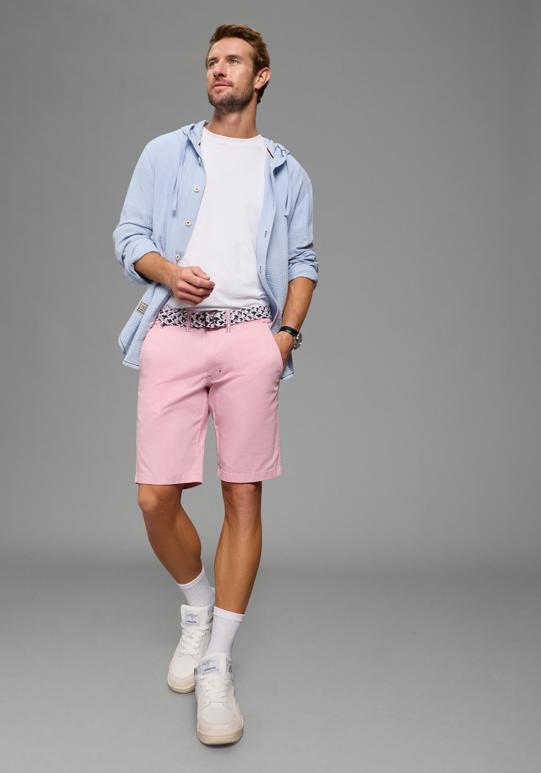 KangaROOS Short en chino  gerade geschnitten, kniefrei, mit Gesäss- und Eingrifftaschen