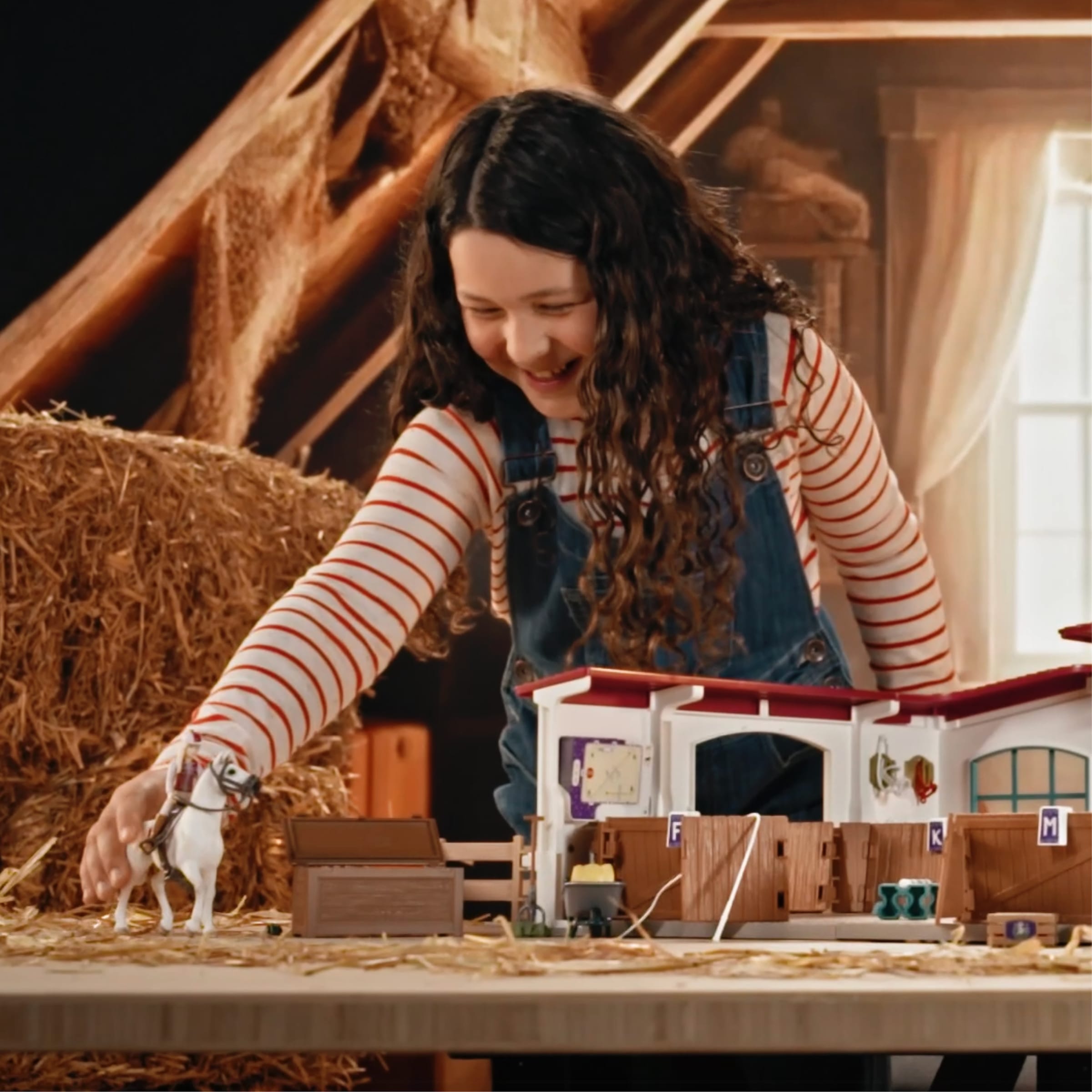 Schleich® Spielfigur »HORSE CLUB, Reithalle Peppertree (42639)«