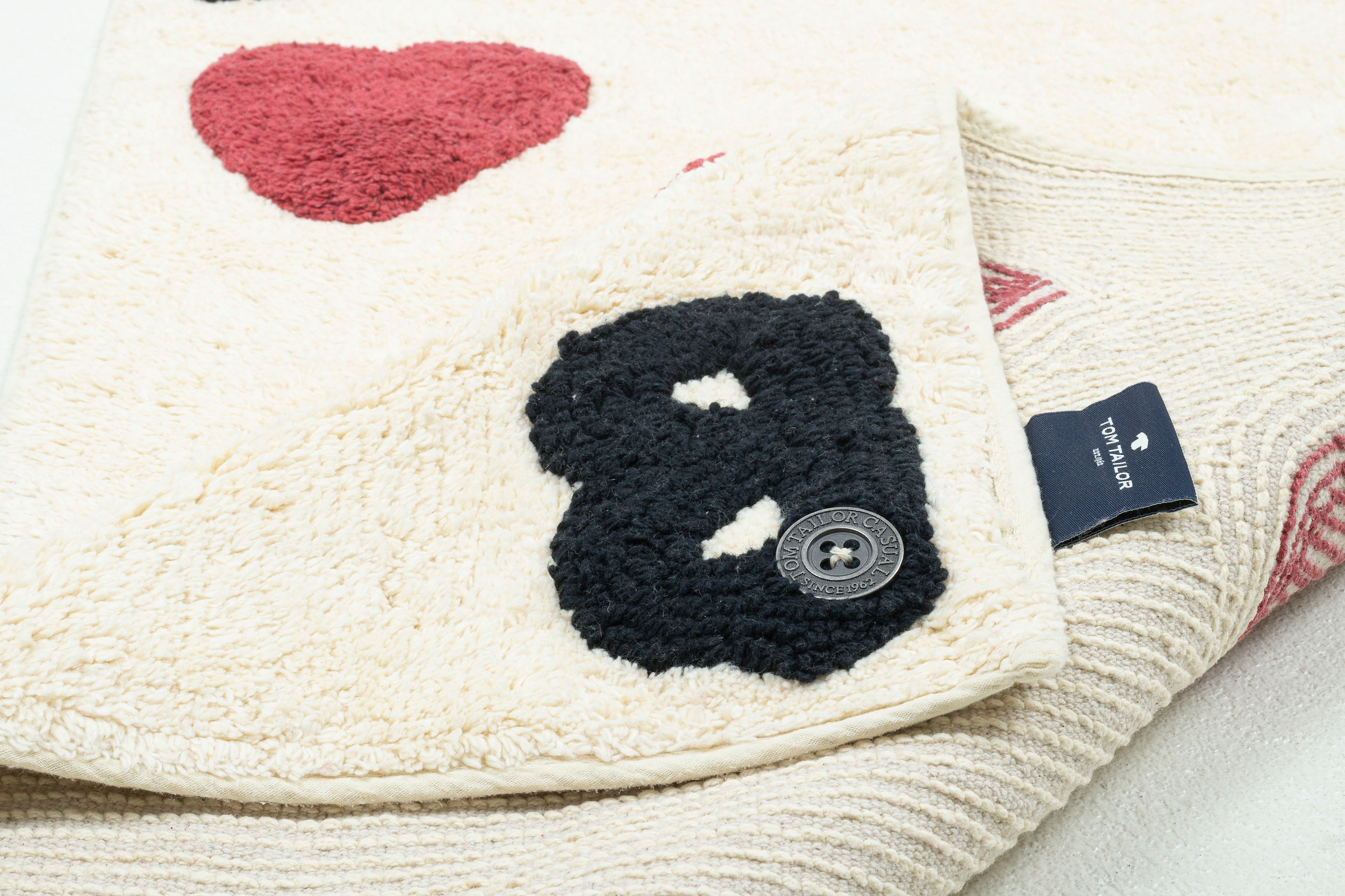 TOM TAILOR HOME Badematte »Bings Heart of Bings«, fussbodenheizungsgeeignet, Badteppich, reine Baumwolle, Uni-Farben, Motiv Herzen & Buchstaben