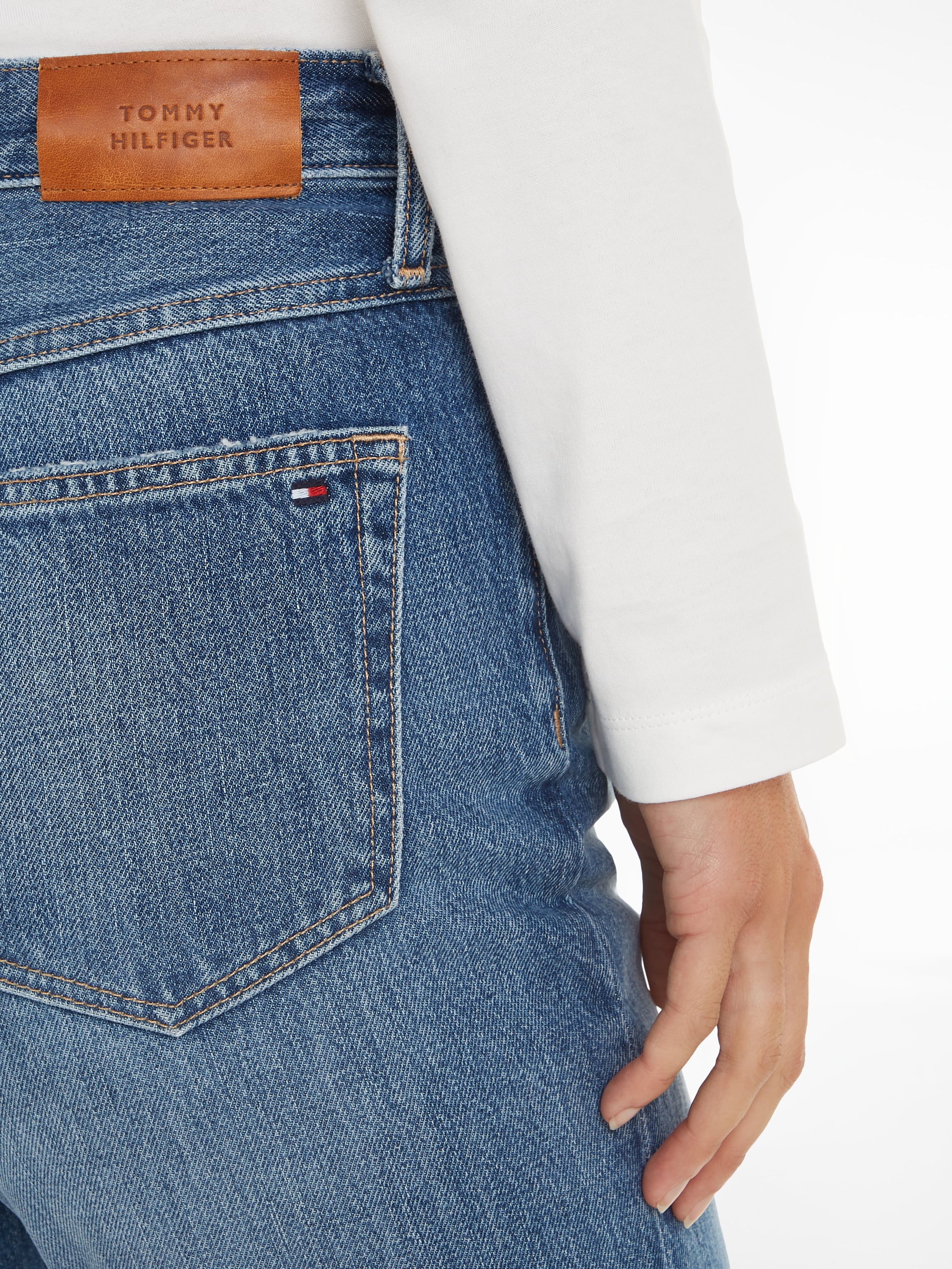Tommy Hilfiger Straight-Jeans »CLASSIC STRAIGHT HW A TWIST BETH«, mit Tommy Hilfiger Logo-Badge