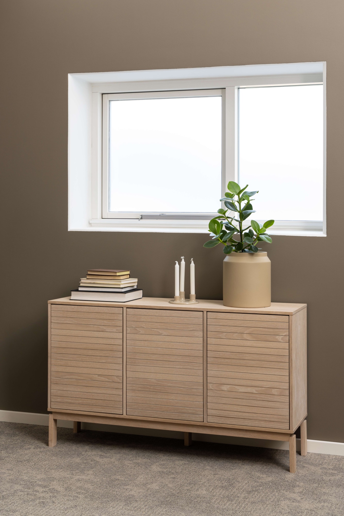 Image of ACTONA GROUP Sideboard "Linley Anrichte, gerillte Front," Eiche furniert, 3 Türen, 3 Einlegeböden, Lamellenfront
