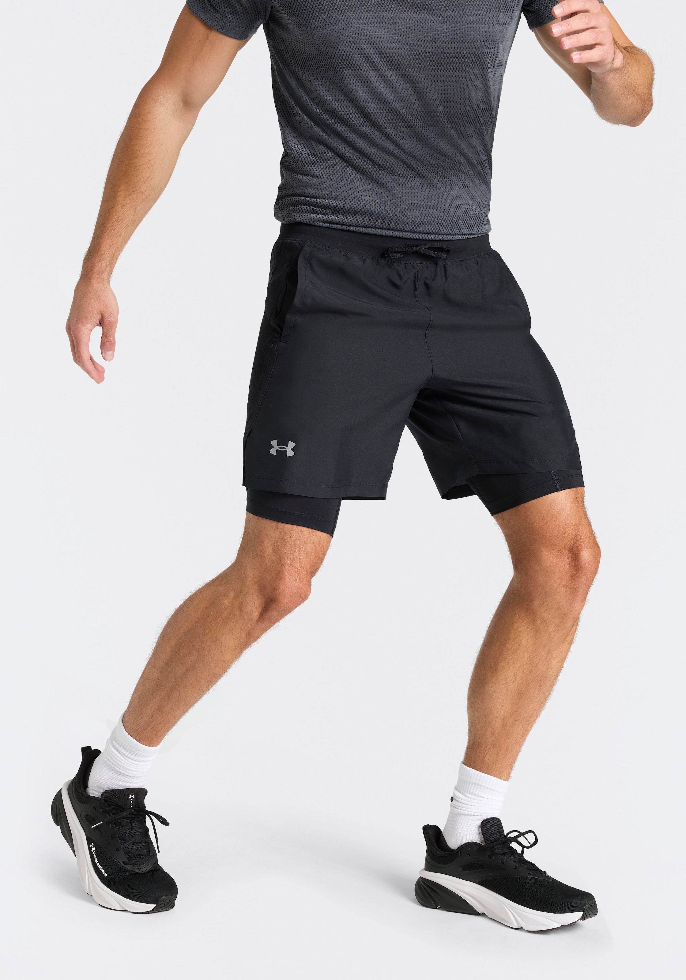 Image of Under Armour 2-in-1-Shorts "UA LAUNCH 7 2-IN-1 SHORTS" für vielseitige Aktivitäten, leichtes Material