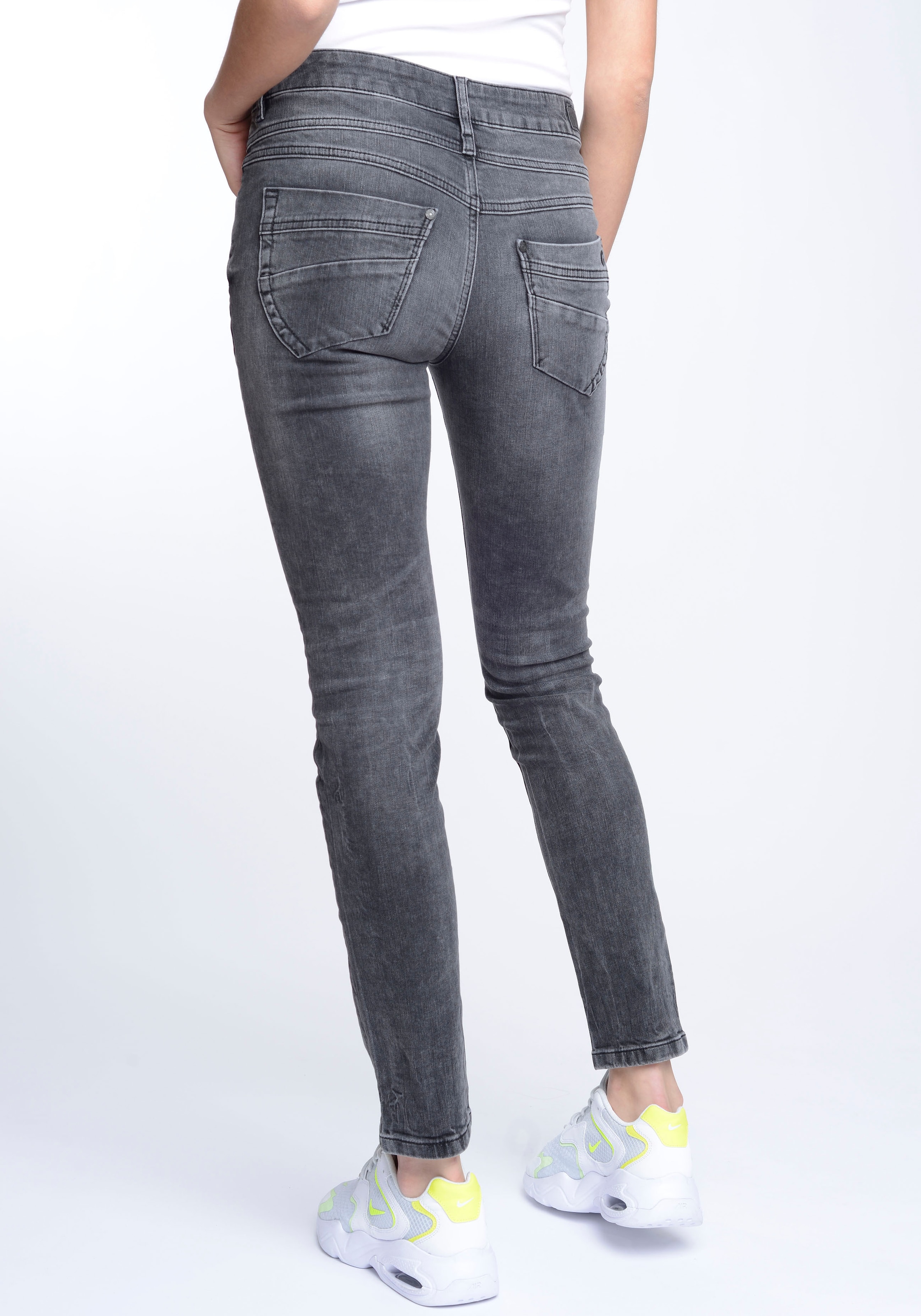 GANG Skinny-fit-Jeans »94MORA«, mit 3-Knopf-Verschluss und Passe vorne