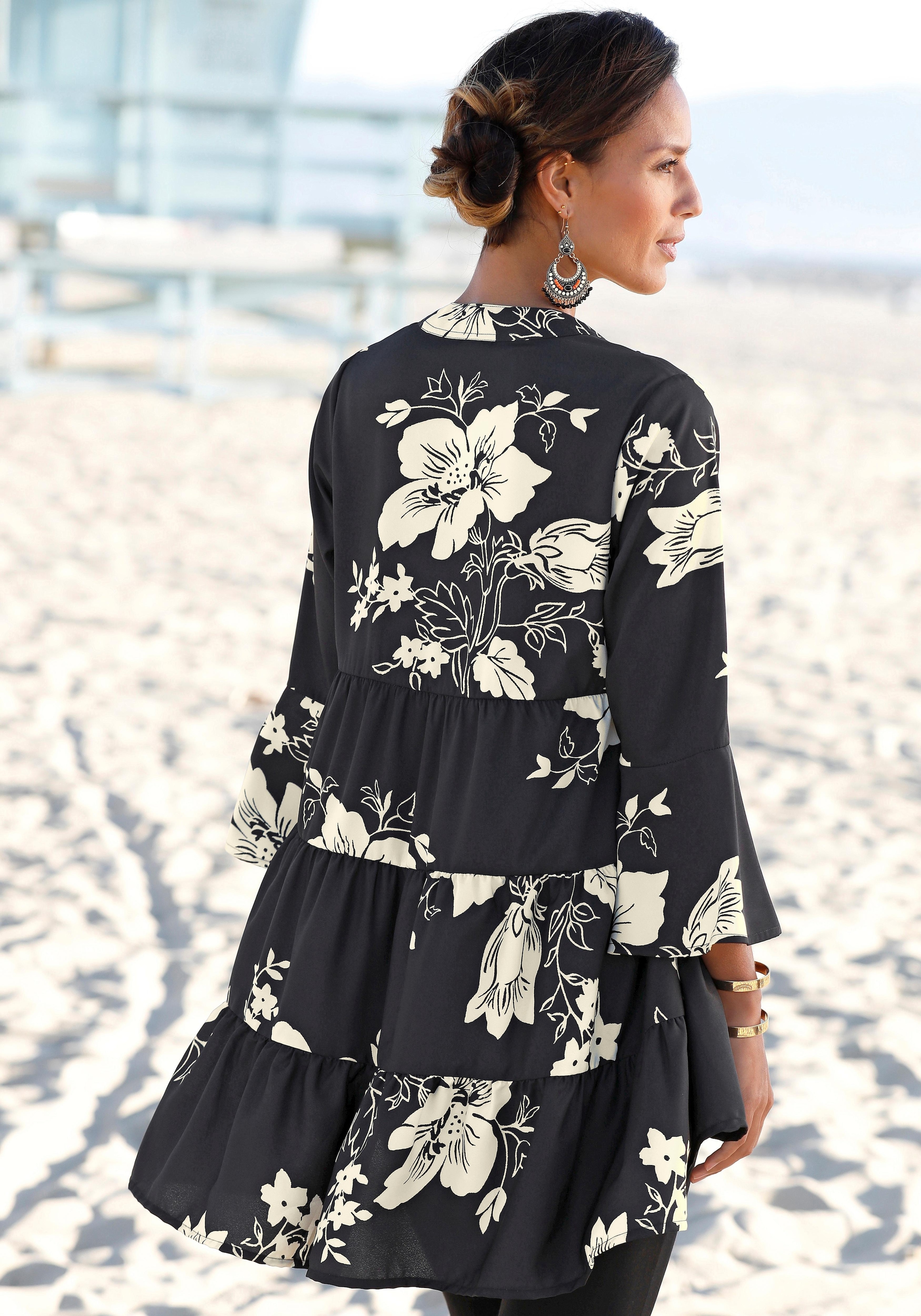 LASCANA Blusenkleid, in weiter Form mit Volants und Blumenprint, Tunikakleid, Strandkleid