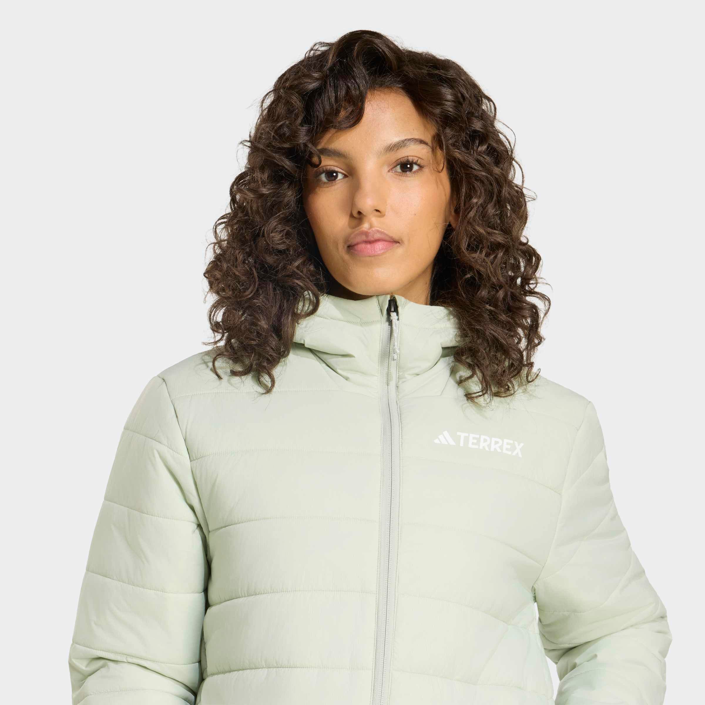 adidas TERREX Veste matelassée »MULTI ESSENTIALS CLIMAWARM ISOLIERENDE« avec capuche chauffante grâce à la technologie Climawarm, avec capuche