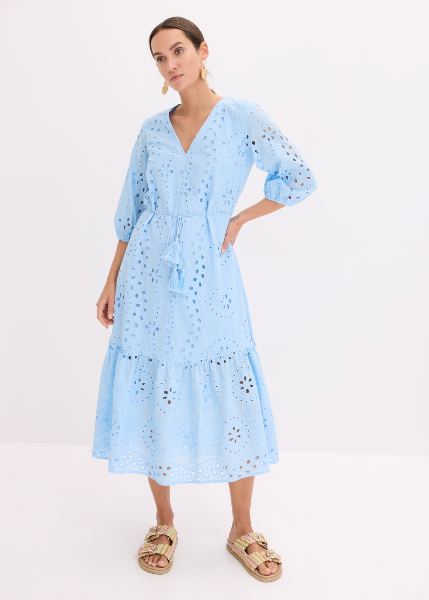 bonprix Robe midi avec encolure en V, coupe évasée, en coton