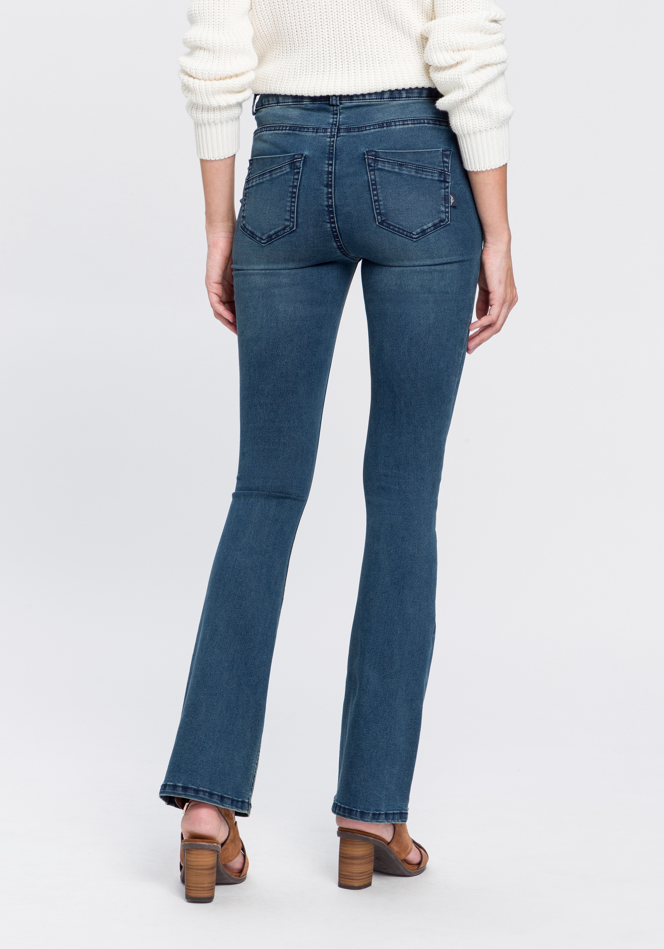 Arizona Bootcut-Jeans »Ultra Stretch«, High Waist mit Shapingnähten