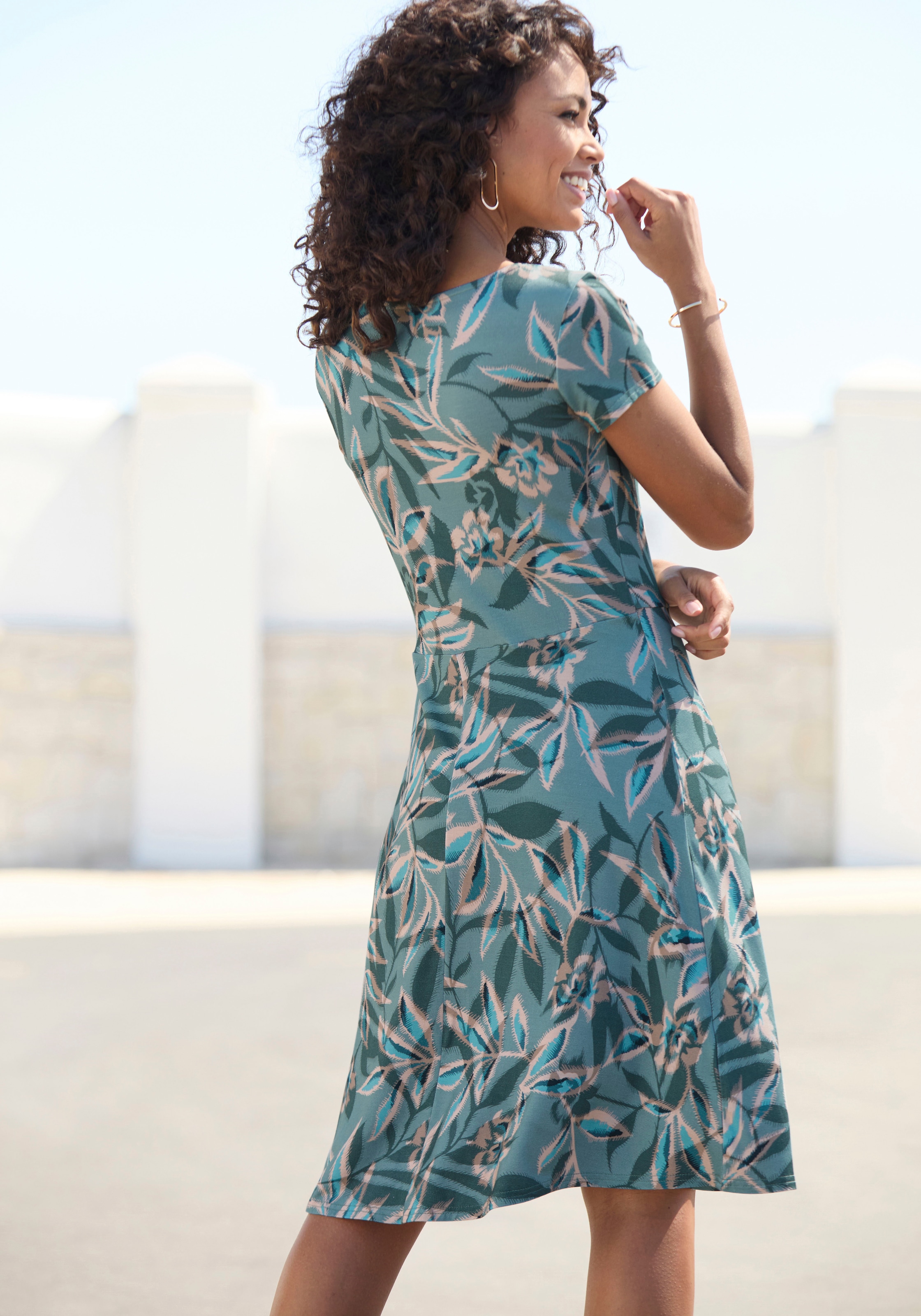 Vivance Sommerkleid, mit Alloverdruck und Zierbändern am Ausschnitt, kurzes Strandkleid