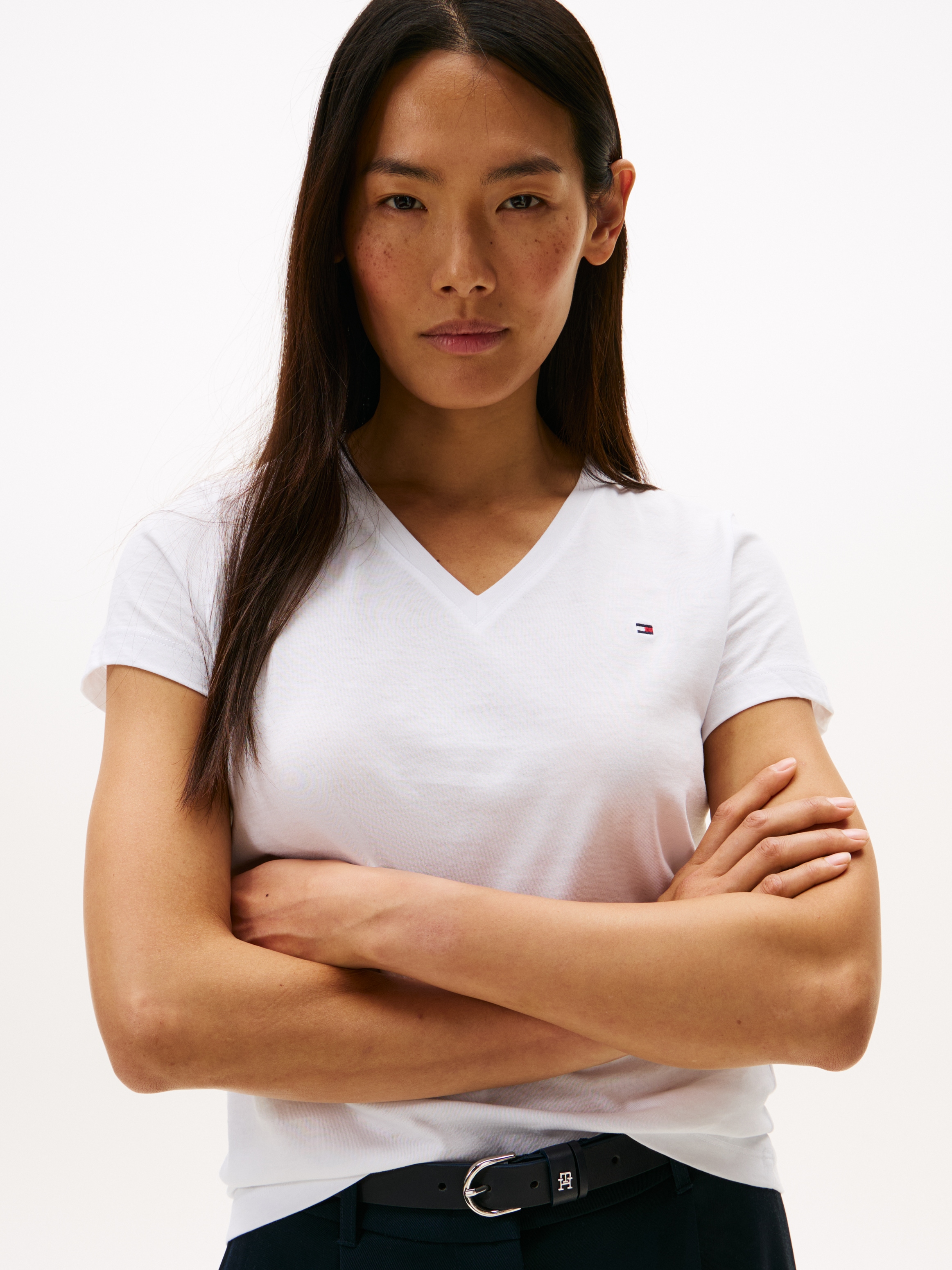 Tommy Hilfiger T-shirt »HERITAGE V-NK TEE« avec le drapeau logo Tommy Hilfiger sur la poitrine