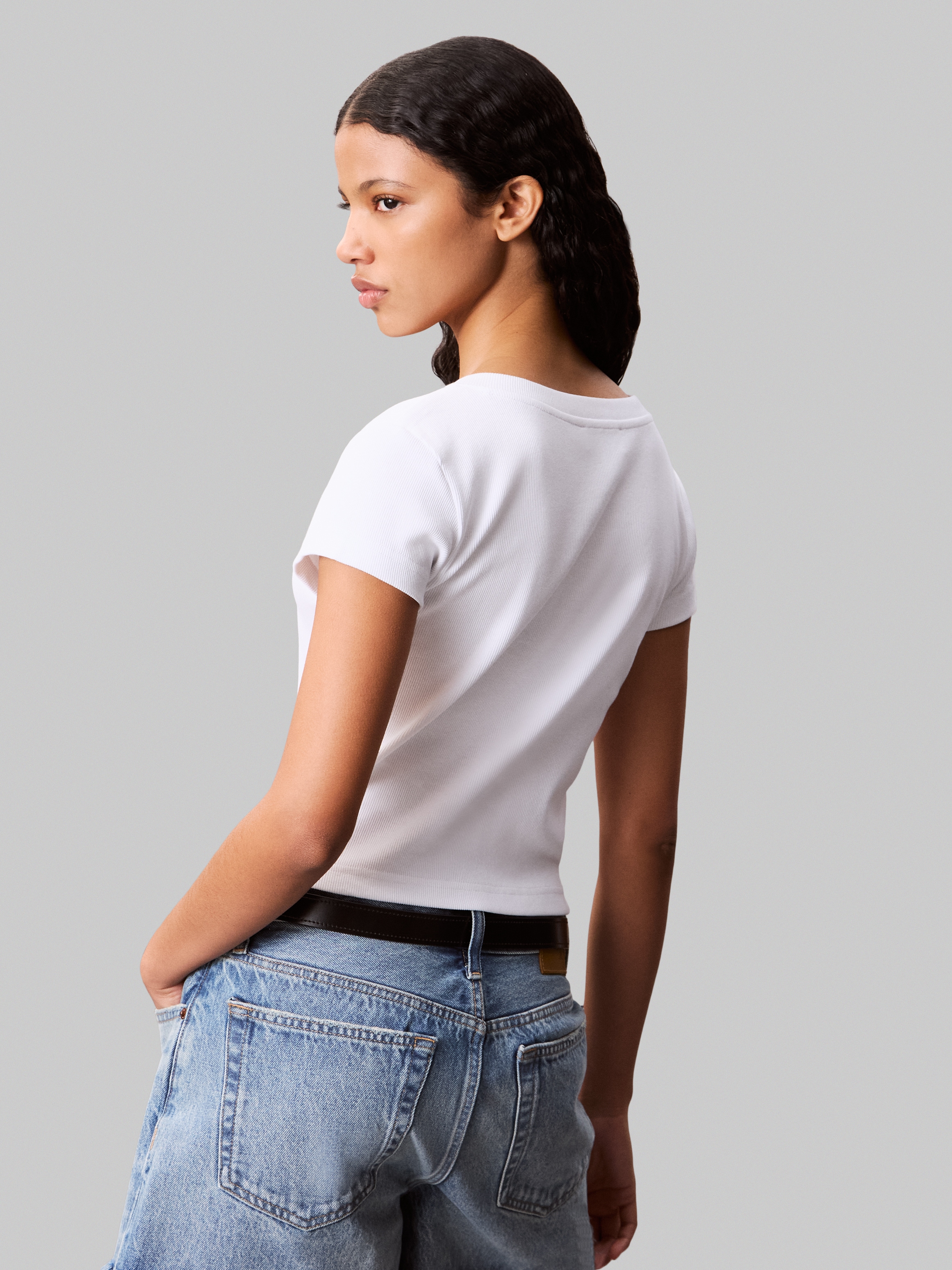 Calvin Klein Jeans T-Shirt »A- SS WOVEN LABEL RIB VNECK TEE«, mit gewebtem Label