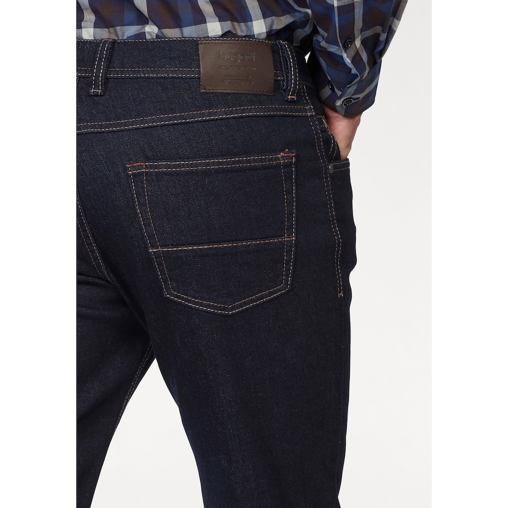 bugatti Regular-fit-Jeans, Regular-fit, 2farbige Kontrastnähte
