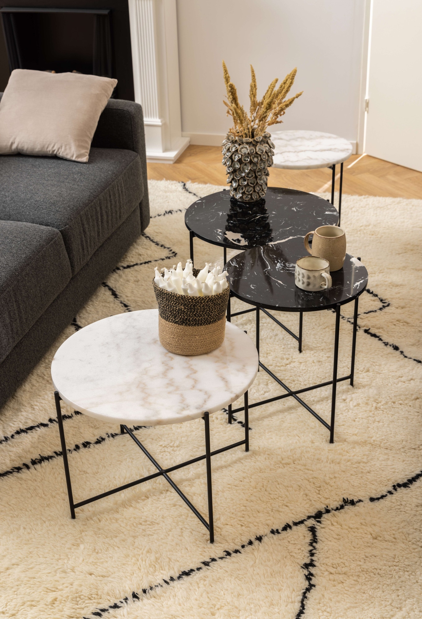 ACTONA GROUP Table d'appoint »Avila« Table d'angle ronde, plateau en pierre de marbre, P: 52 cm