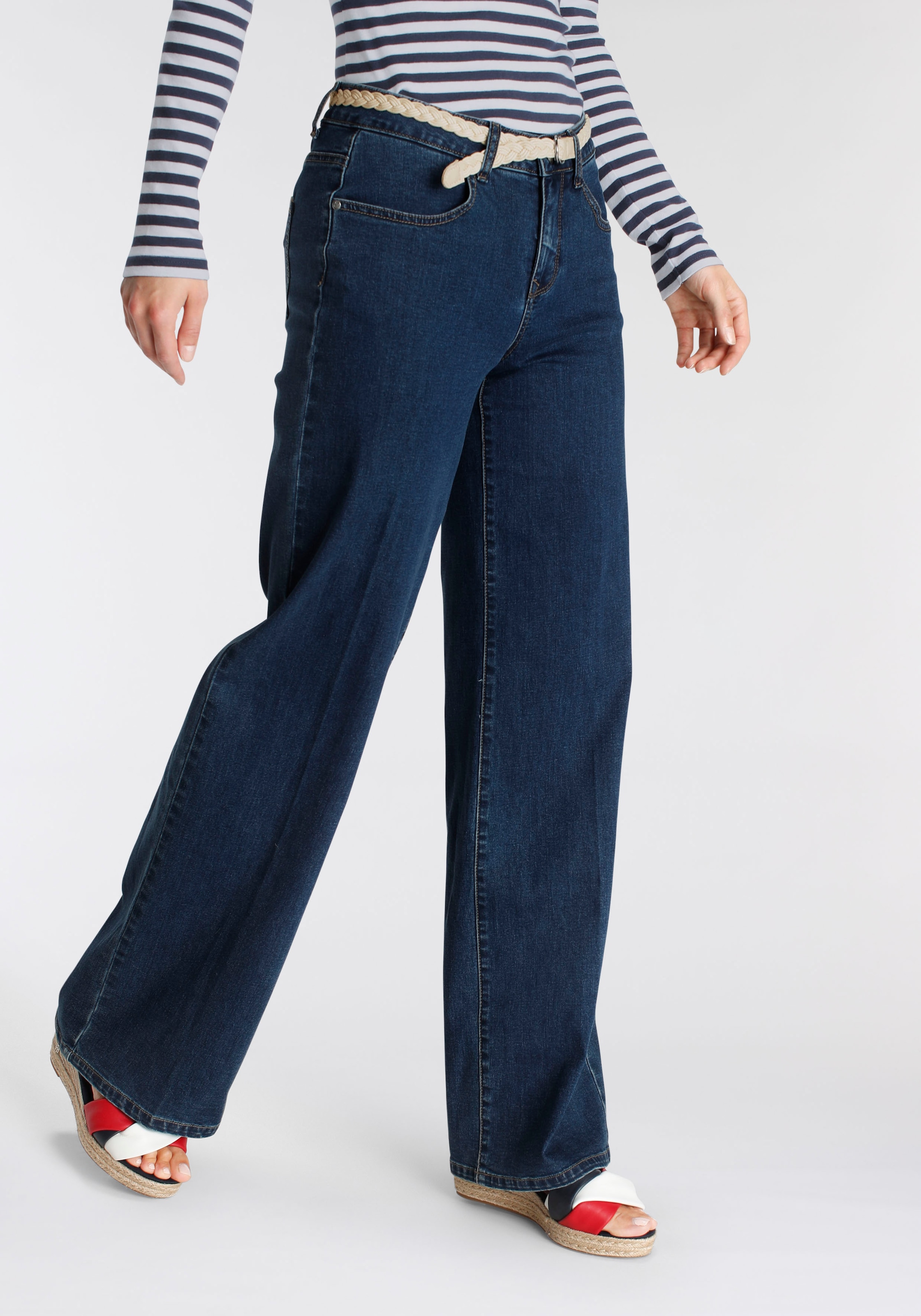 ♕ DELMAO Weite Jeans, (Set, 2 tlg., mit Gürtel), mit modischem Flechtgürtel  ---NEUE MARKE! versandkostenfrei kaufen