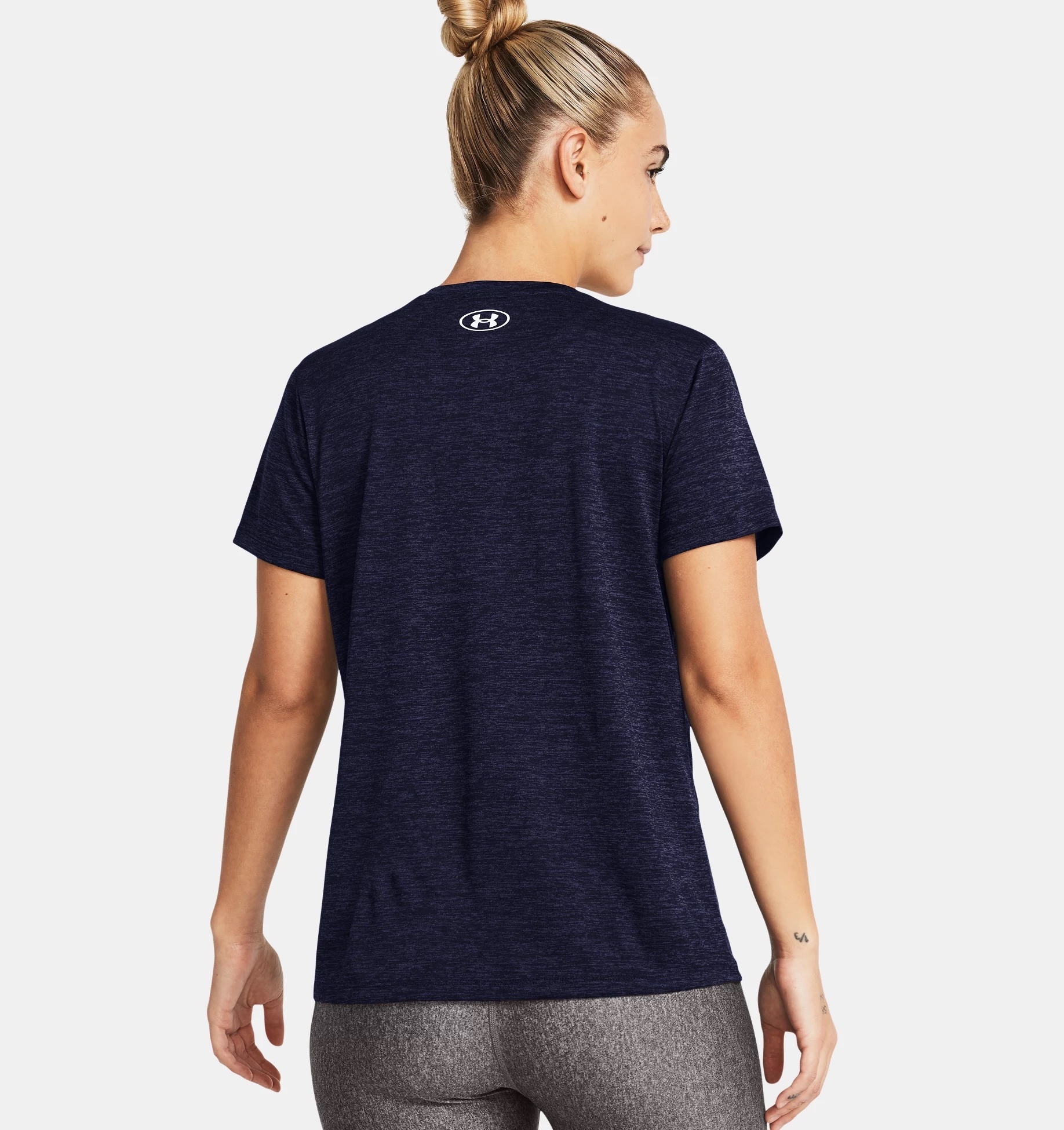 Under Armour® T-shirt d'entraînement »TECH SSV- TWIST« avec encolure en V, design manches courtes, séchage rapide, respirant