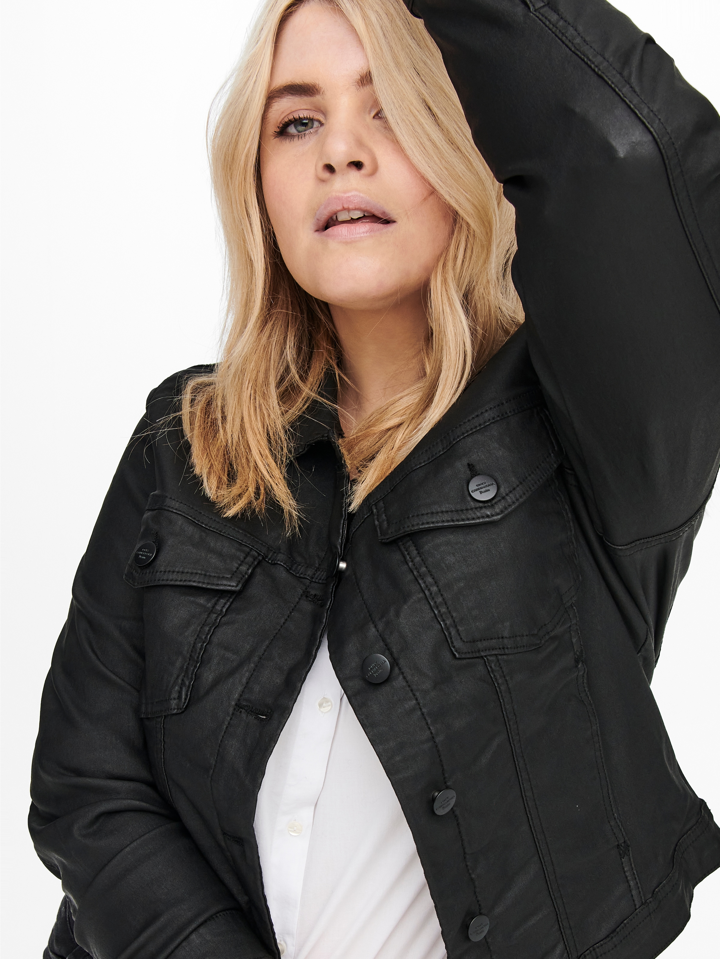 ONLY CARMAKOMA Veste en imitation cuir »CARWESPA LIFE COATED DNM JACKET«