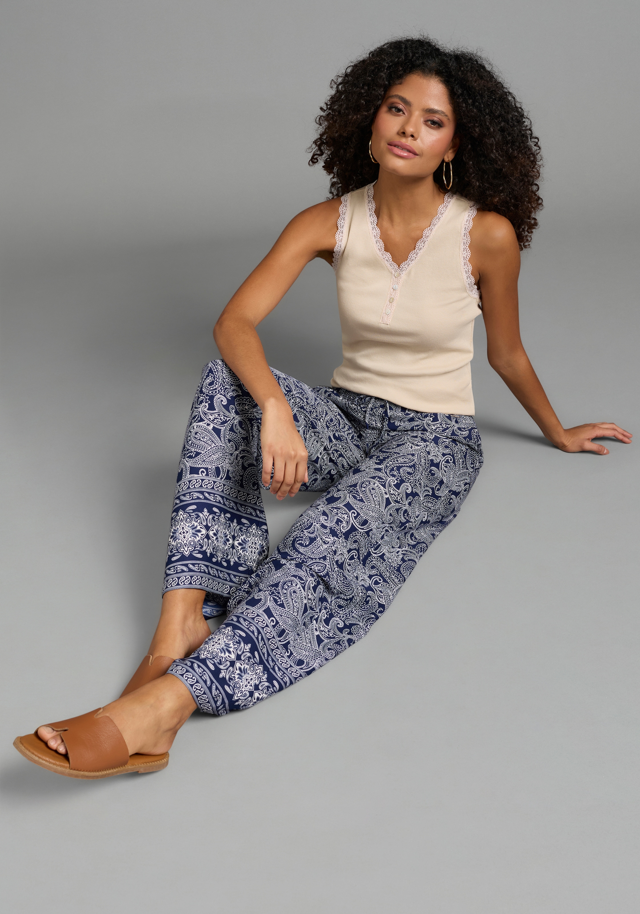 Laura Scott Tanktop mit V-Ausschnitt und Knopfleiste, Spitzenborte, hüftbedeckende Länge