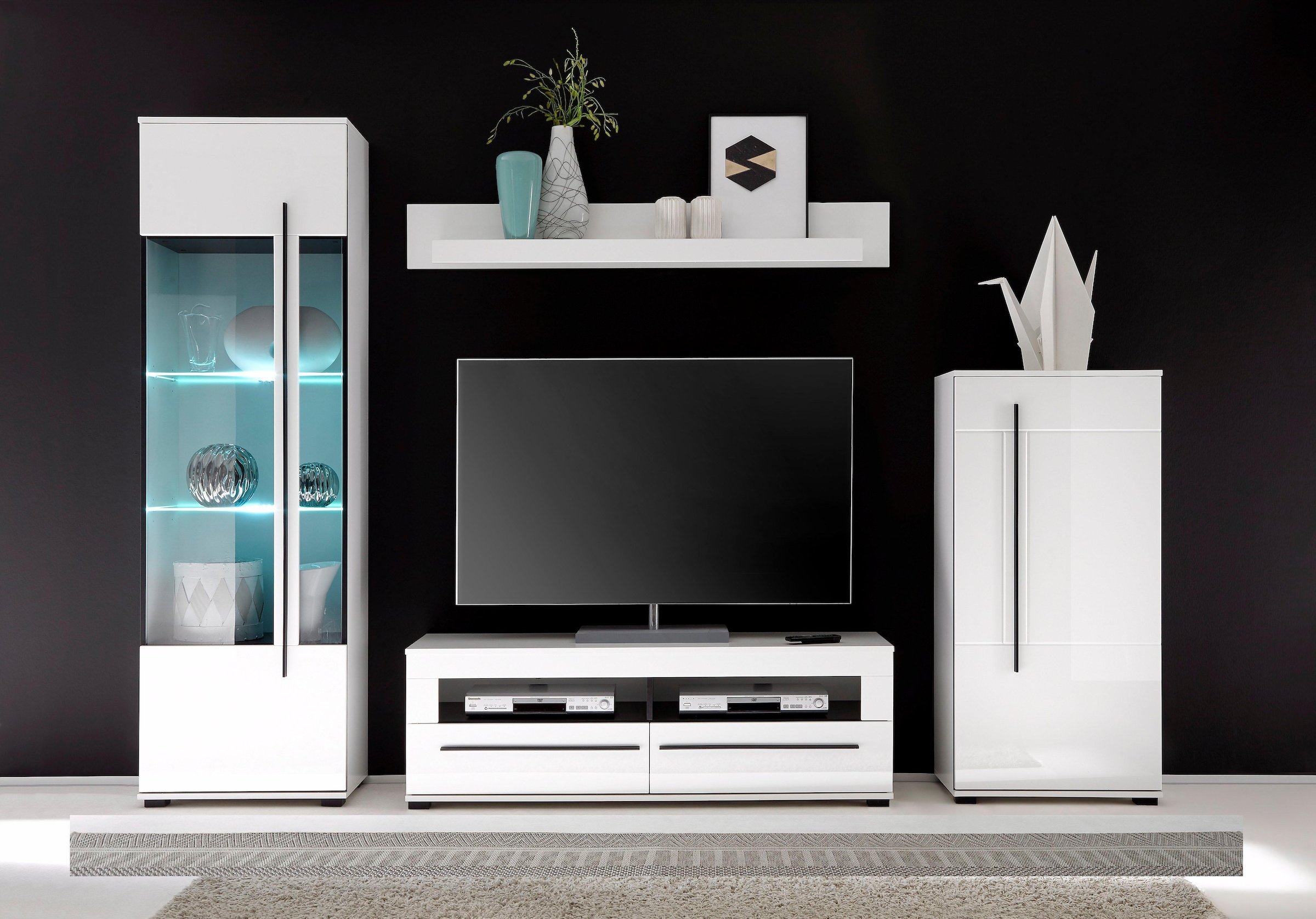 INOSIGN Vitrine »Cantara, Vitrinenschrank in Eiche Evoke oder weiss, Standvitrine«, schwarzer Stangengriff, ausreichend Stauraum, vielseitig einsetzbar